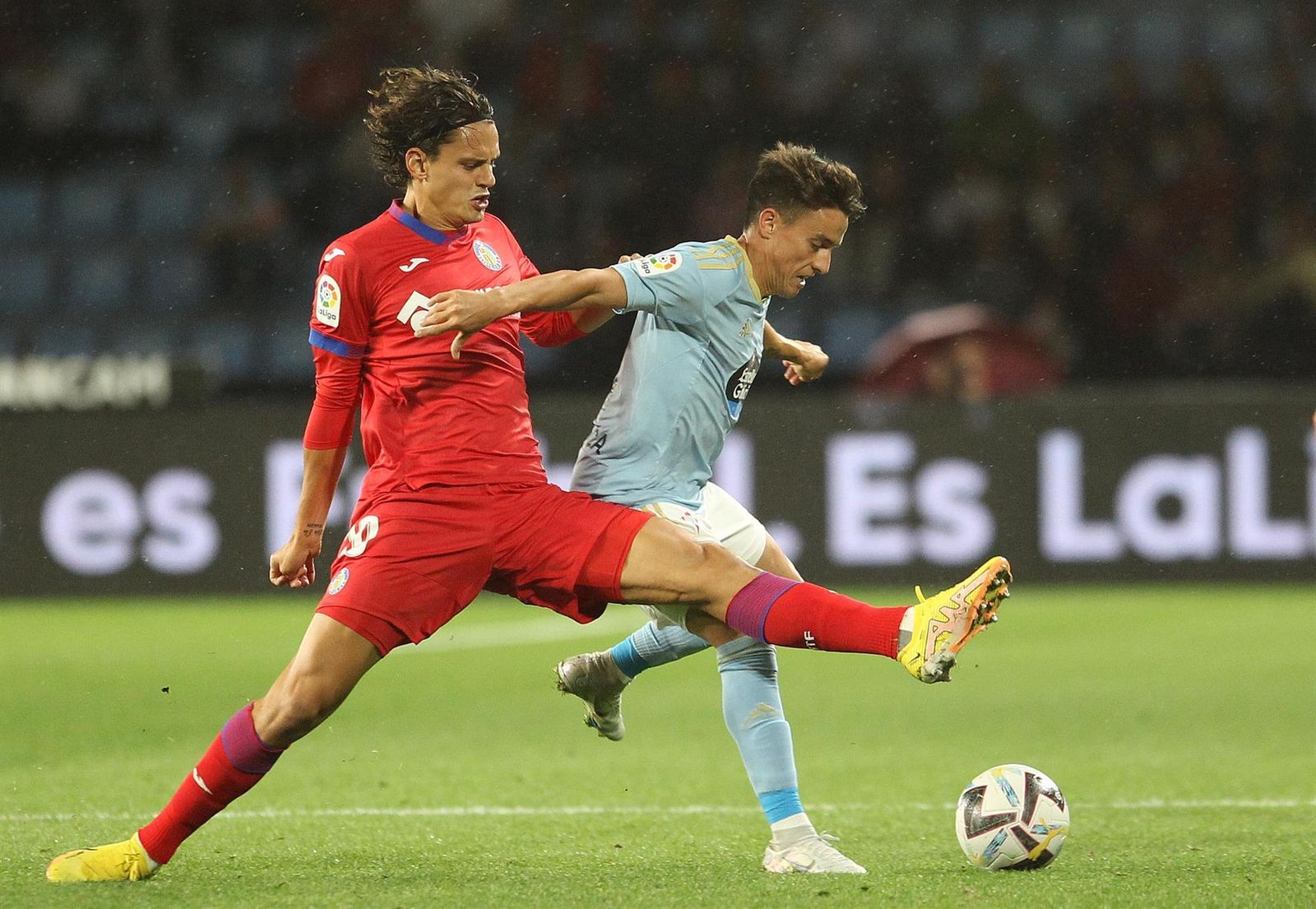 Enes Unal ante el Celta