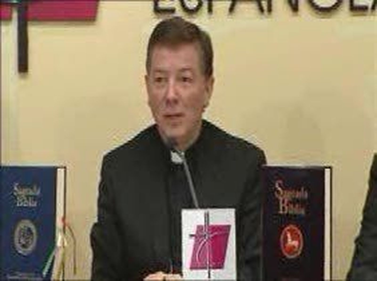 Camino sobre biblia
