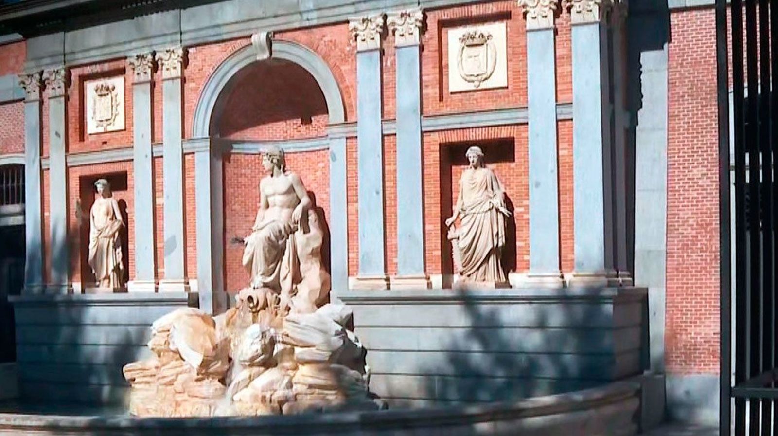 La Comunidad de Madrid abre la fuente por la que manó por primera vez el agua del Lozoya en 1858