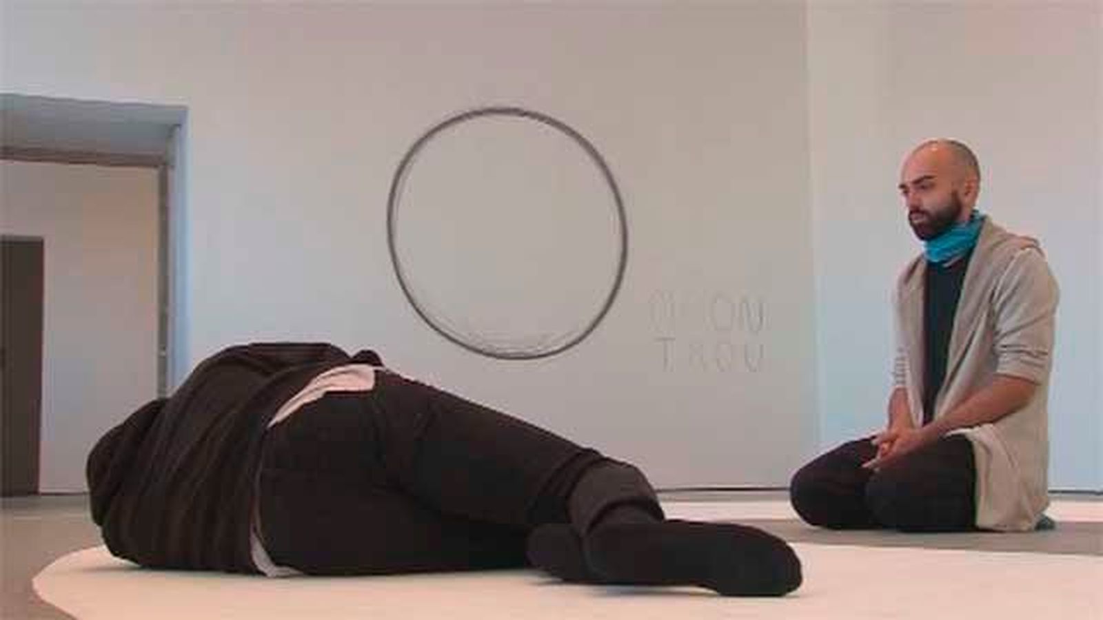 La artista Dora García invade el Reina Sofía con sus performances