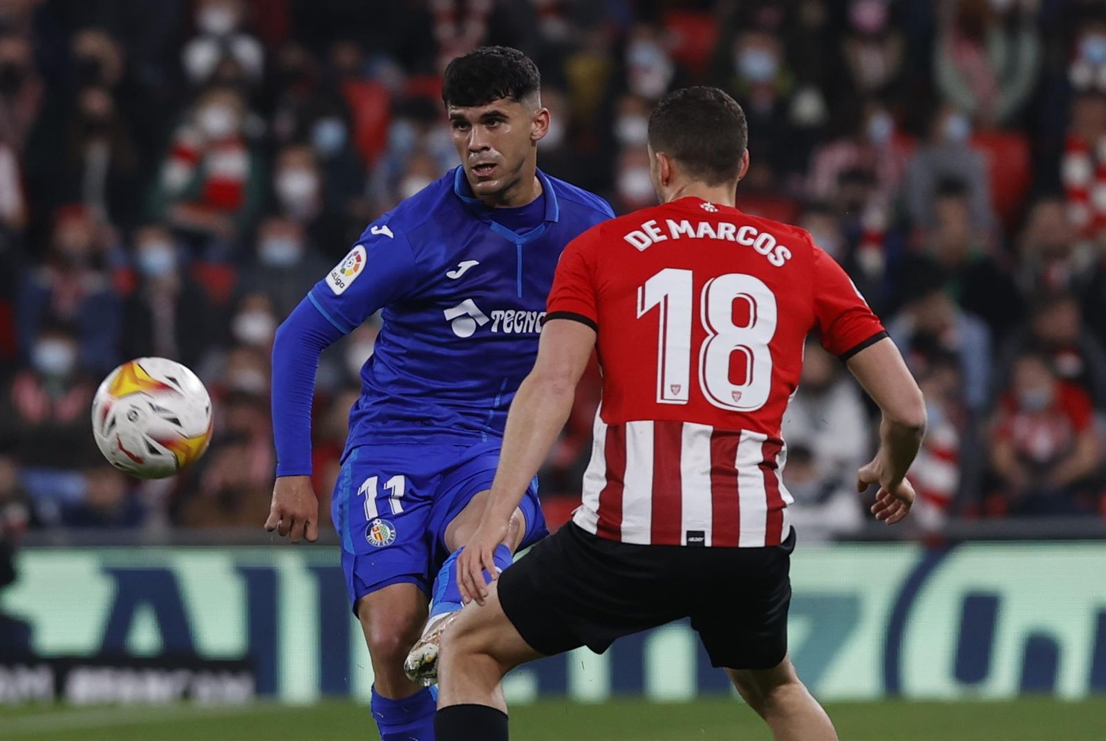 Carlos Aleñá ante el Athletic