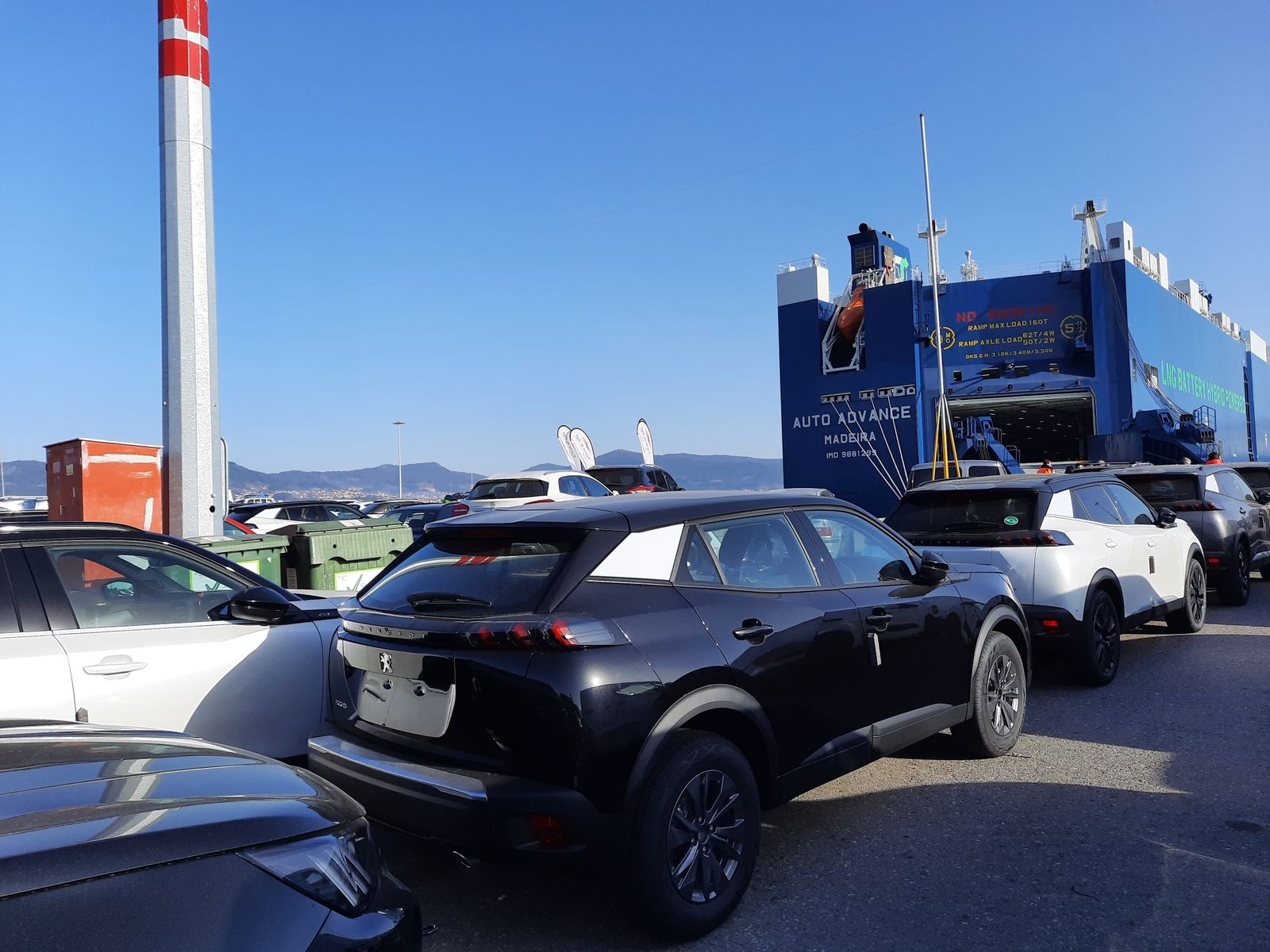 Exportación de vehículos en el puerto de Vigo.