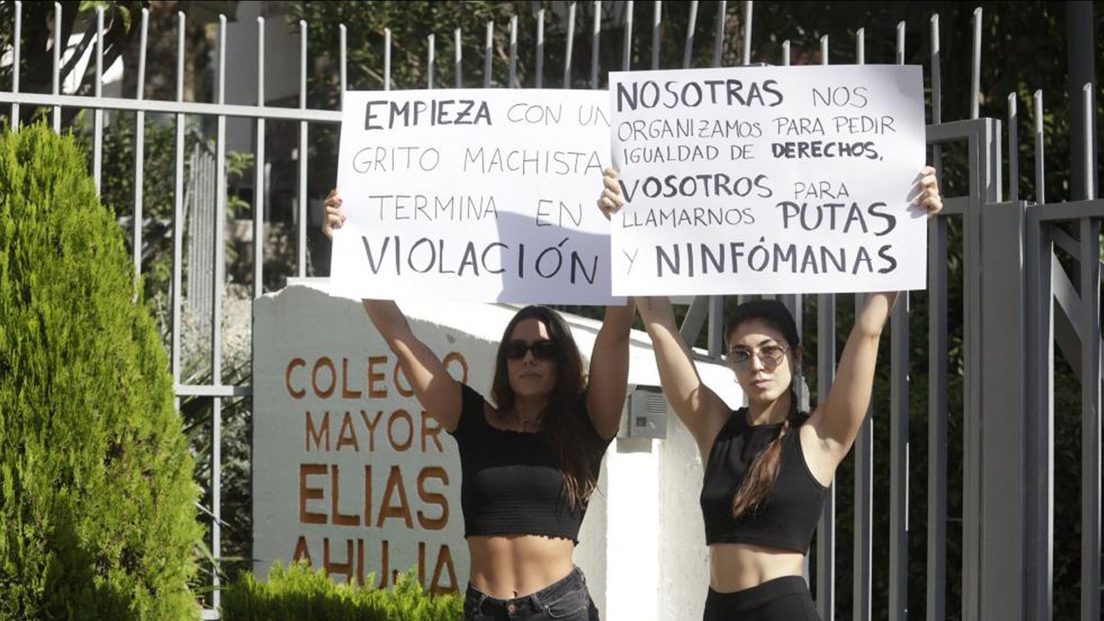 Protesta ante el Colegio Mayor