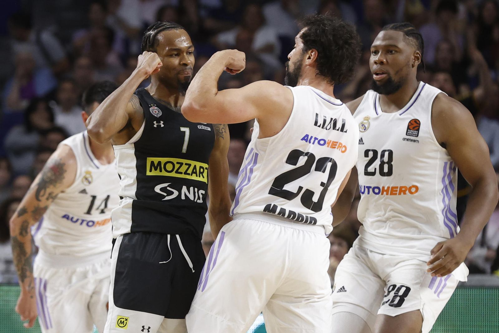 Sergio Llull ante el Partizan