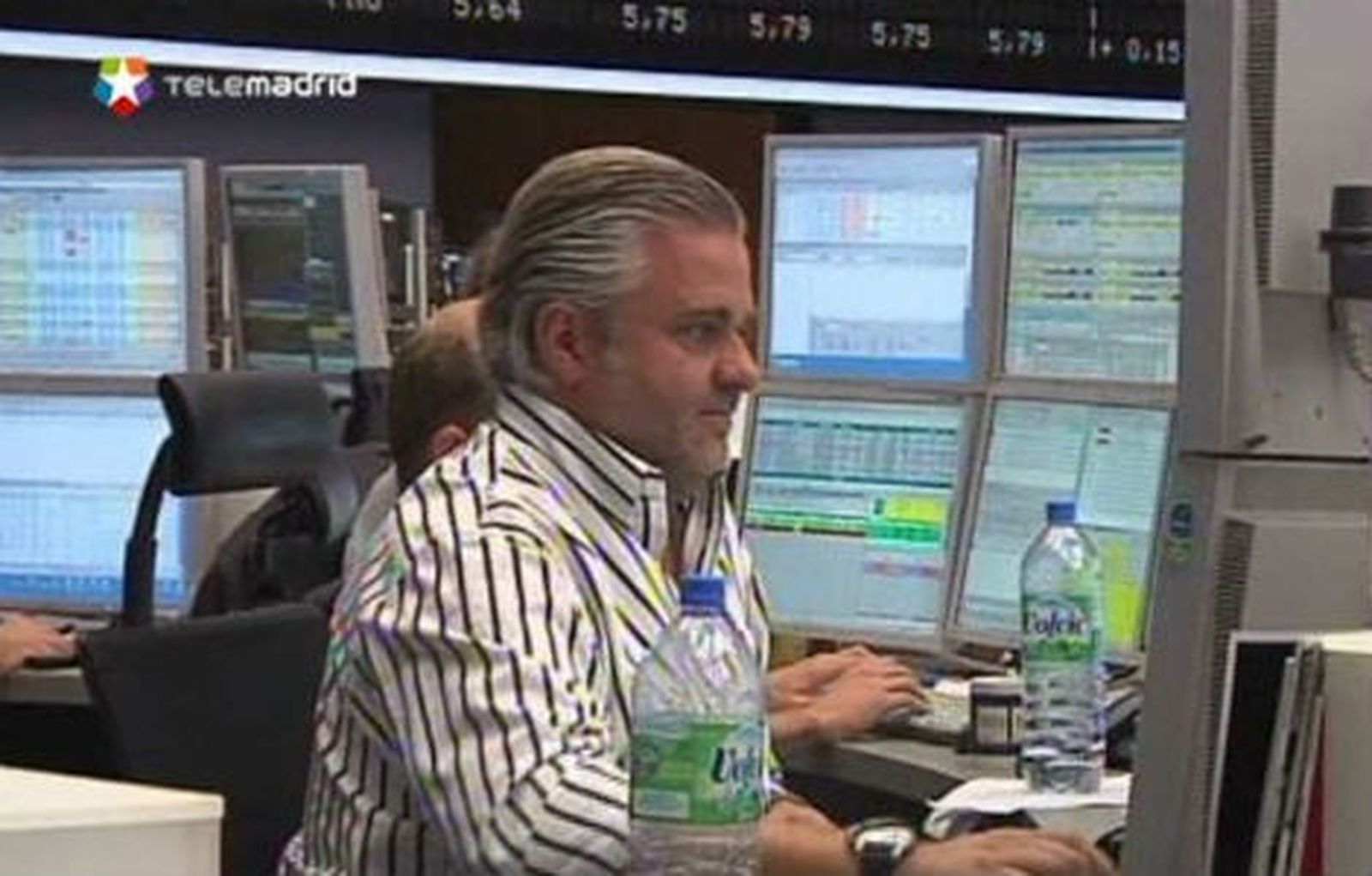 El bono español a diez años baja ligeramente en la apertura al 6,924 %