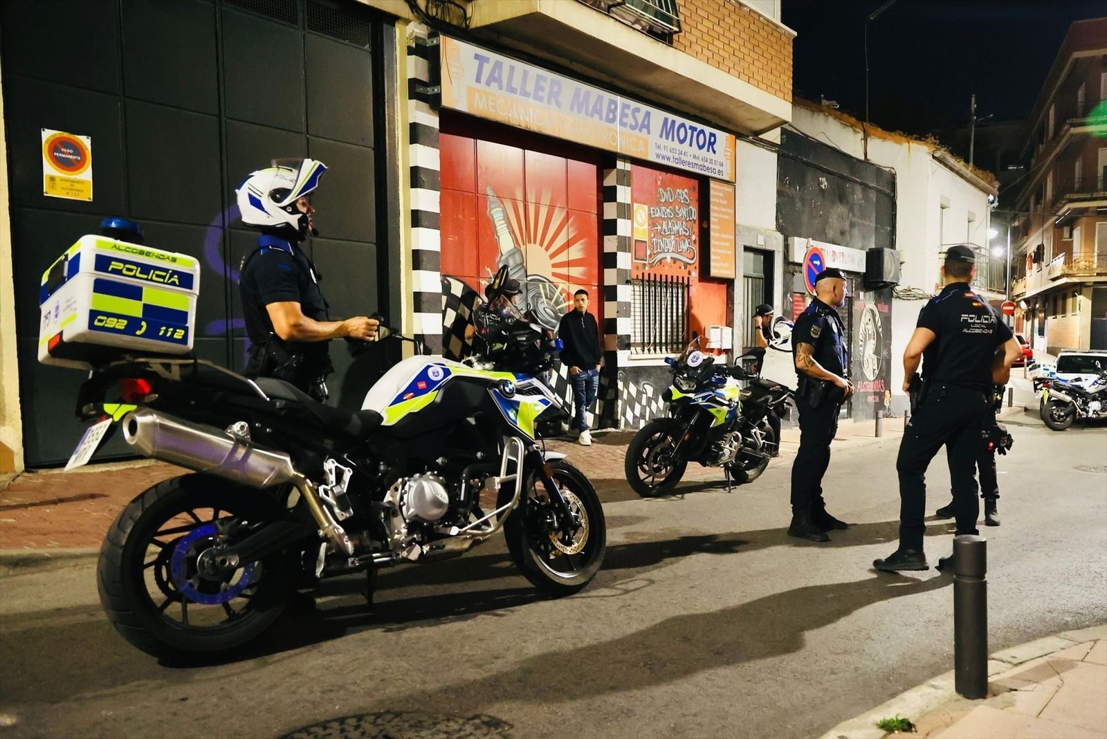 Operación policial en una calle del centro de Alcobendas