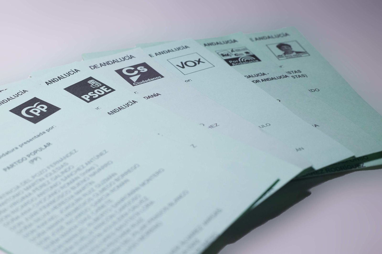 Papeletas para las elecciones de Andalucía del 19 de junio