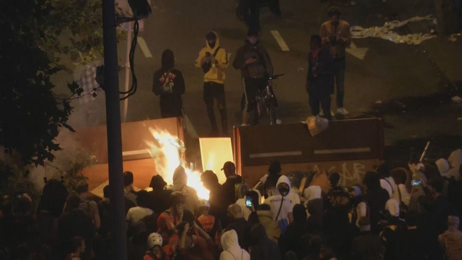 La policía dispersa la zona de Urquinaona-Claris en Barcelona con proyectiles foam