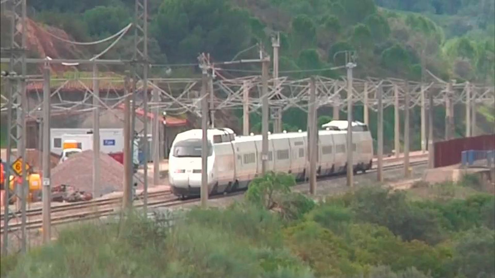 Los trenes vuelven a pasar por Adamuz 29 días después de la tragedia