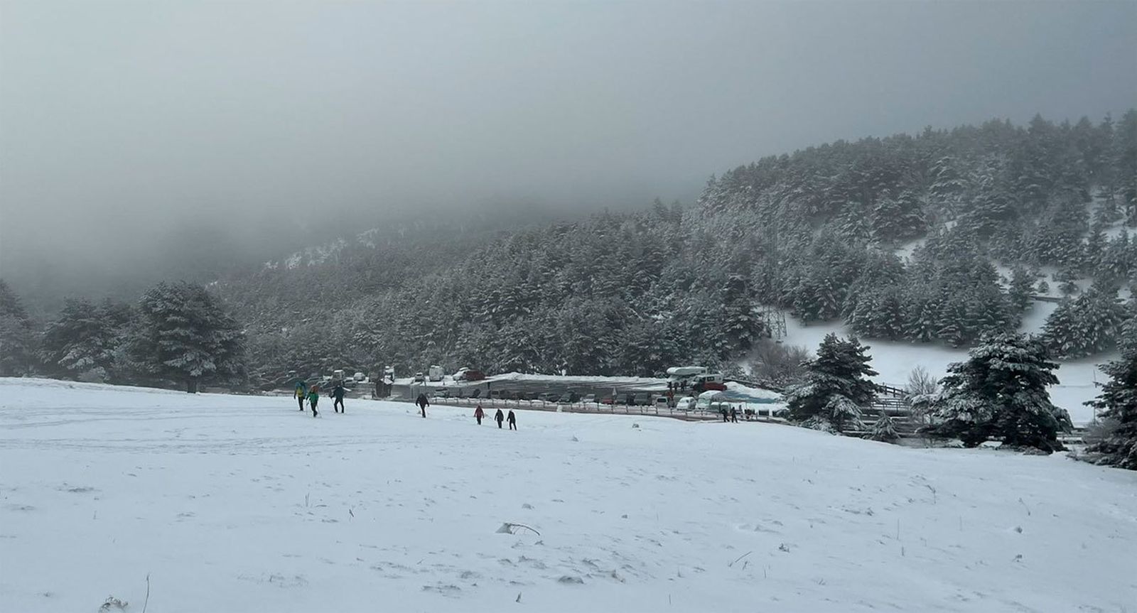 Emergencias 112 recomienda precaución en los puertos de Navacerrada y Cotos tras la nevada de anoche