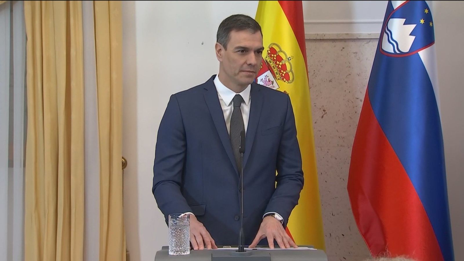 Sánchez "orgulloso del trabajo que hacen todos los ministros del Gobierno"