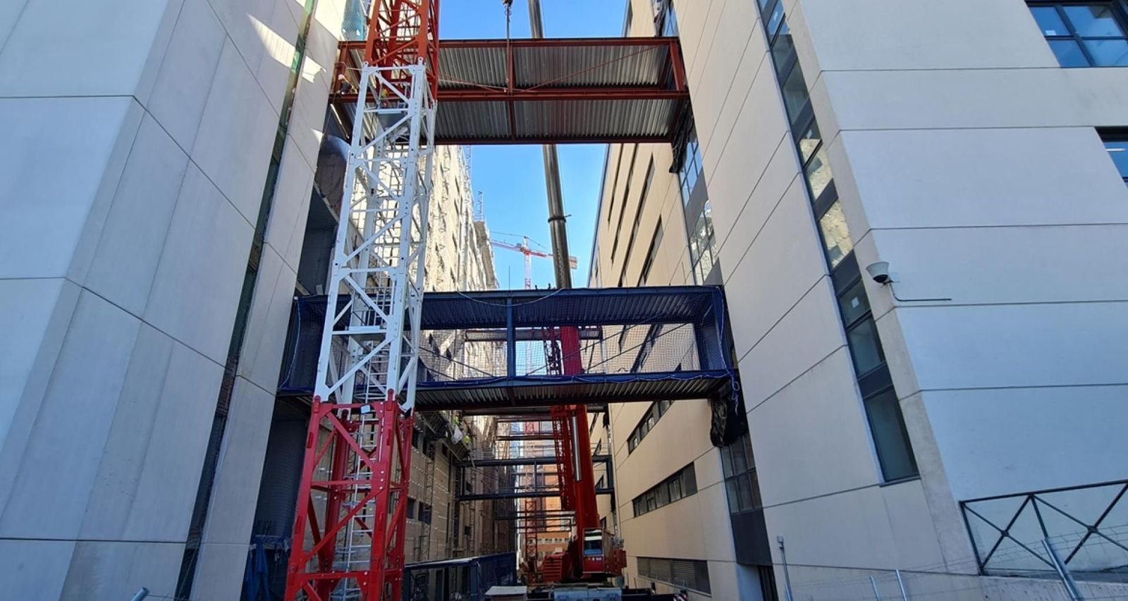 Quince metros de longitud y techo de cristal, así son las nuevas pasarelas del Hospital 12 de Octubre