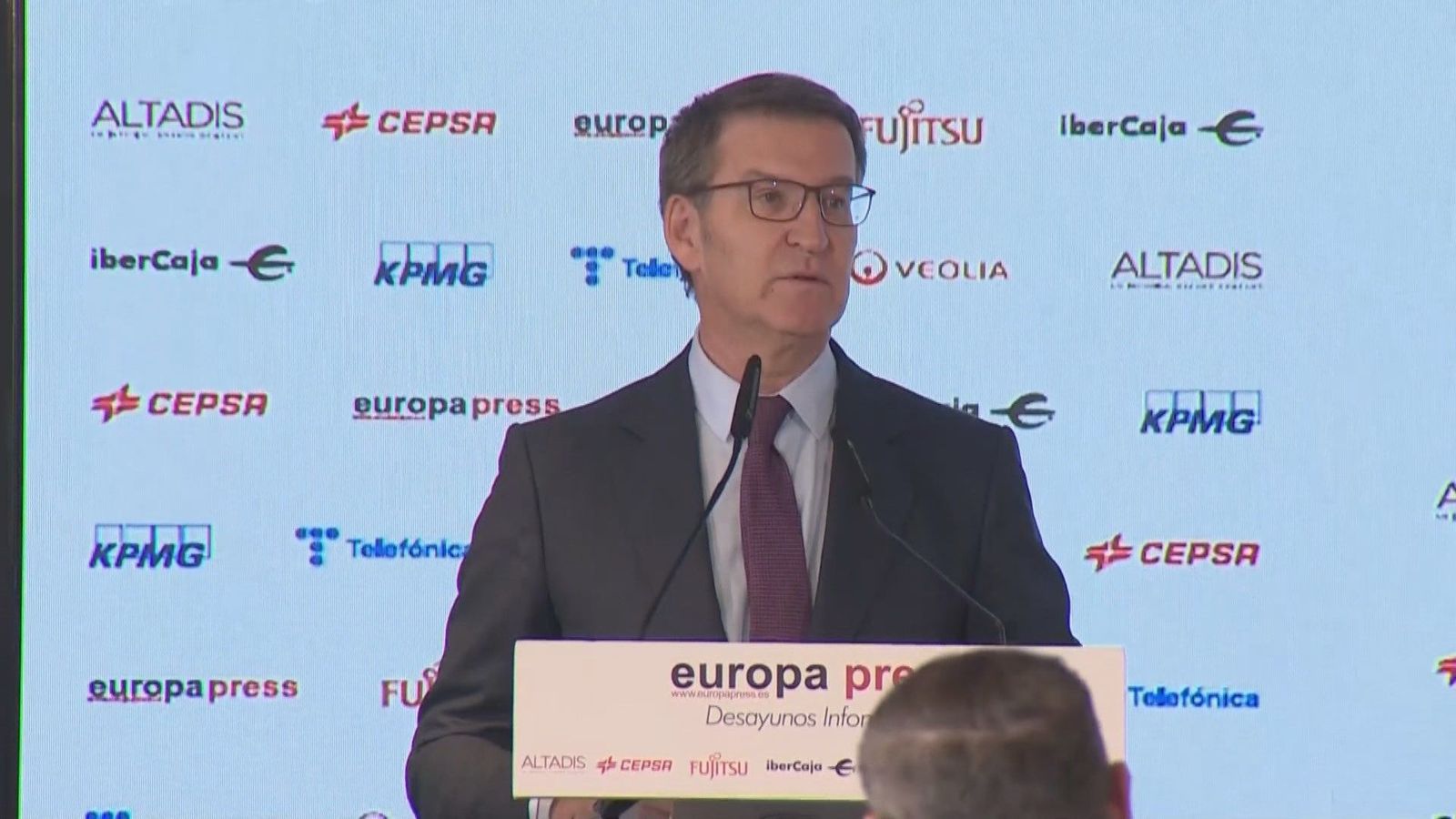 Feijóo avisa a Sánchez de que el PP no le va a “arreglar los problemas internos del desgobierno”