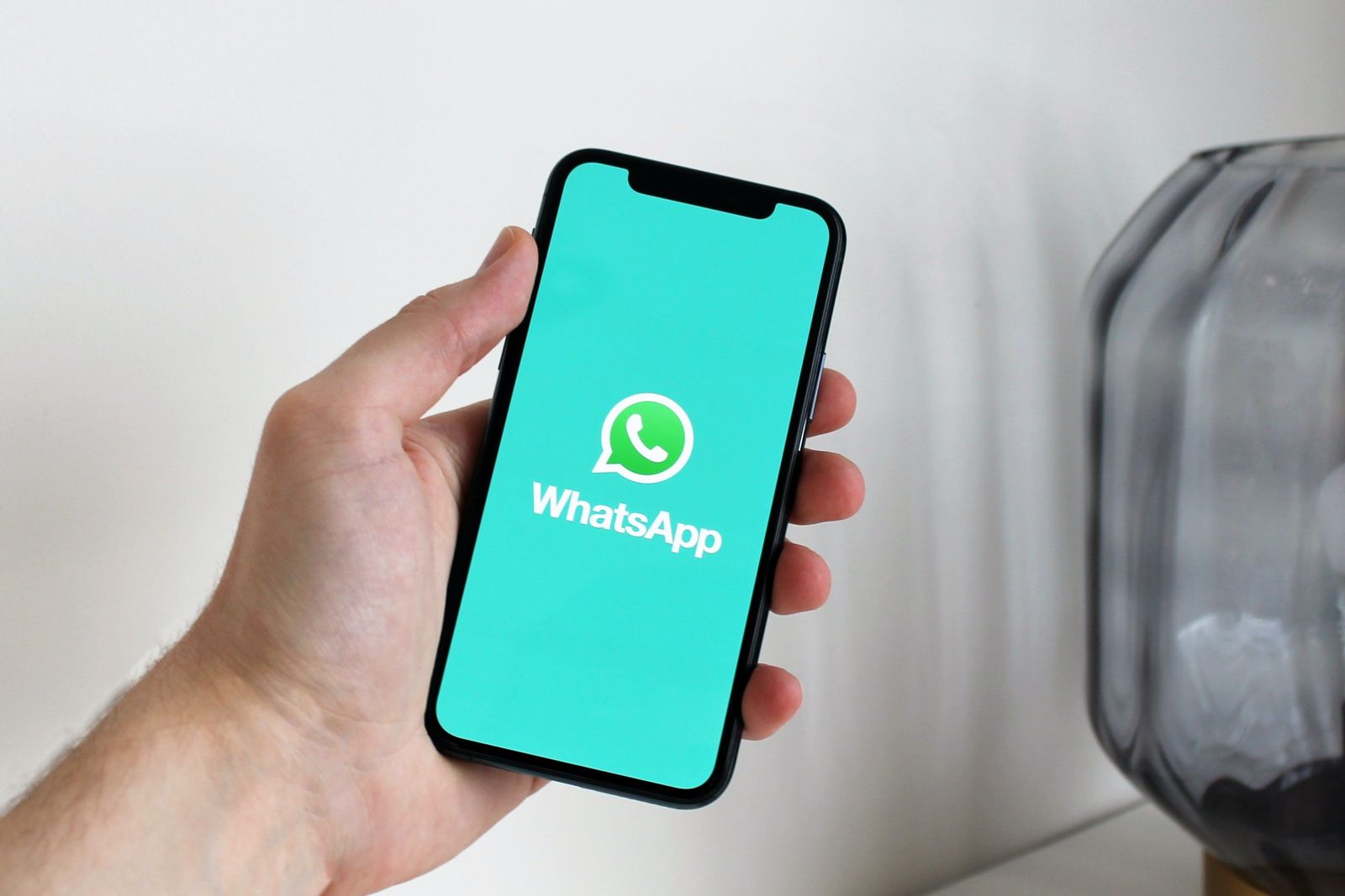 Alerta de estafa por WhatsApp en la que se hacen pasar por un familiar que pide datos bancarios