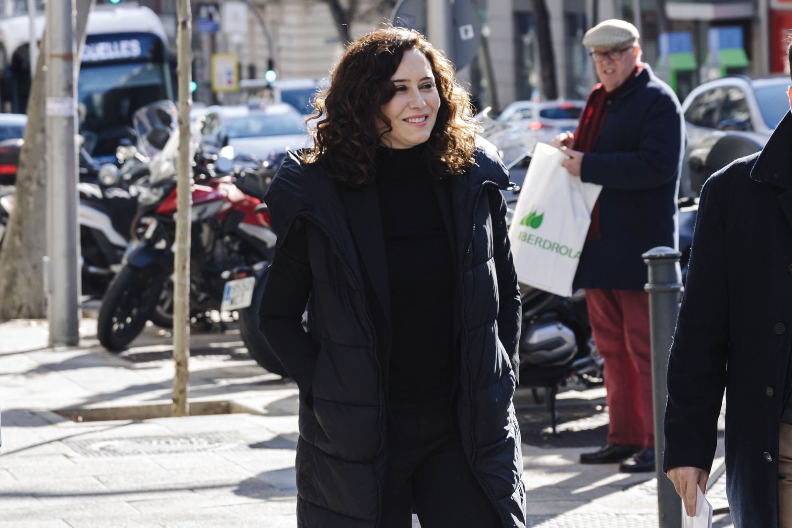 Ayuso responde a Almodóvar: "La izquierda está al borde de un ataque de nervios"