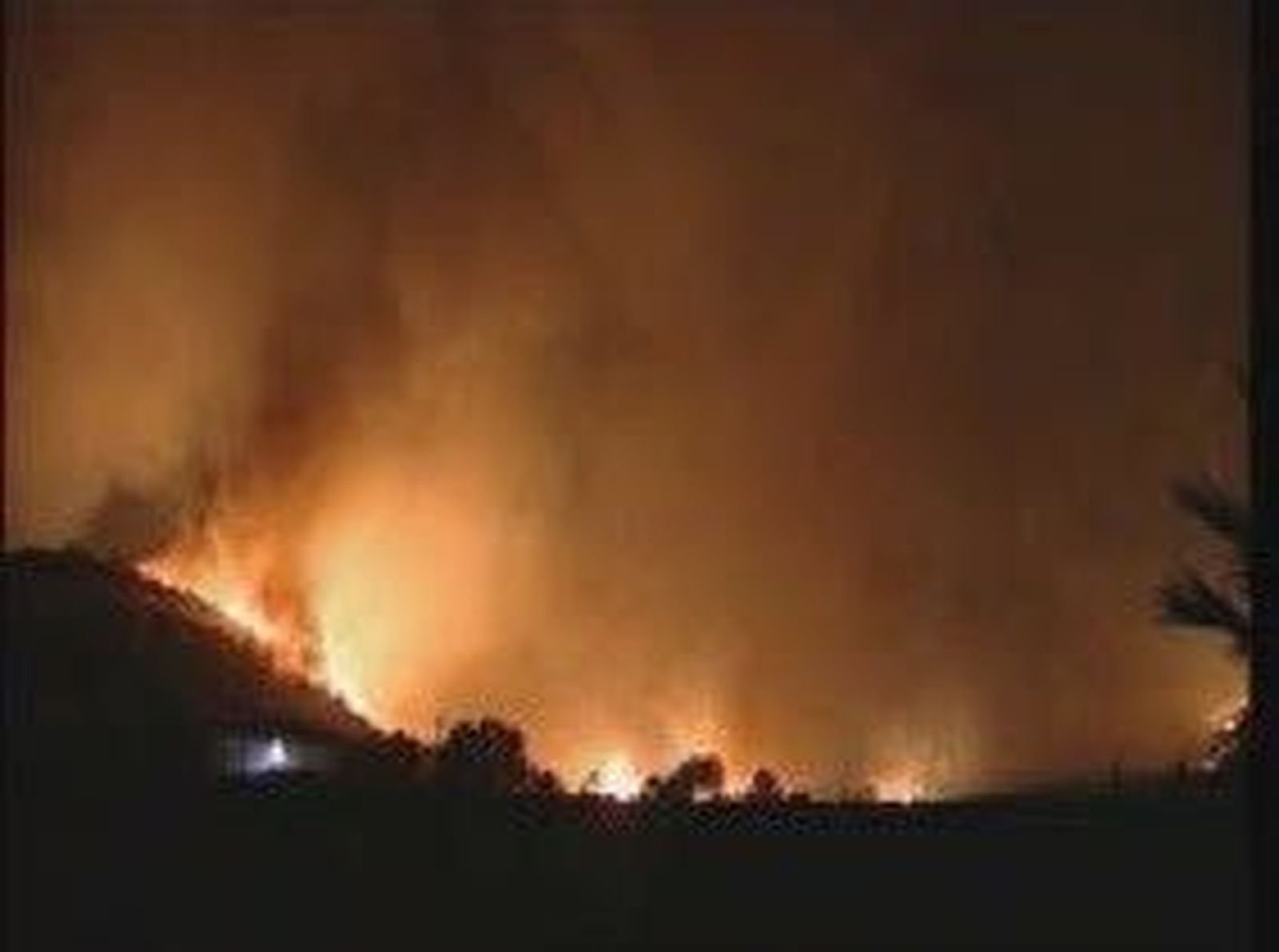 Las llamas han arrasado 2.500 hectáreas en Valencia
