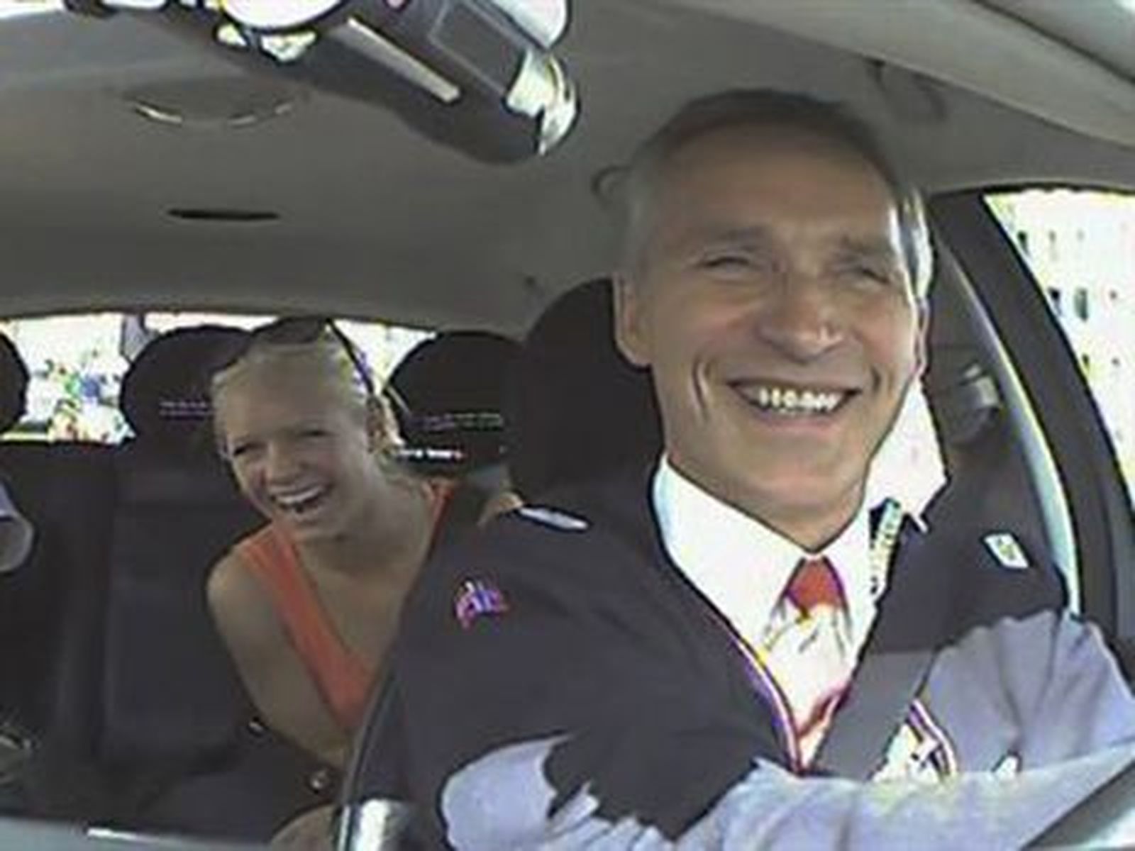 El primer ministro noruego conduce un taxi durante un día