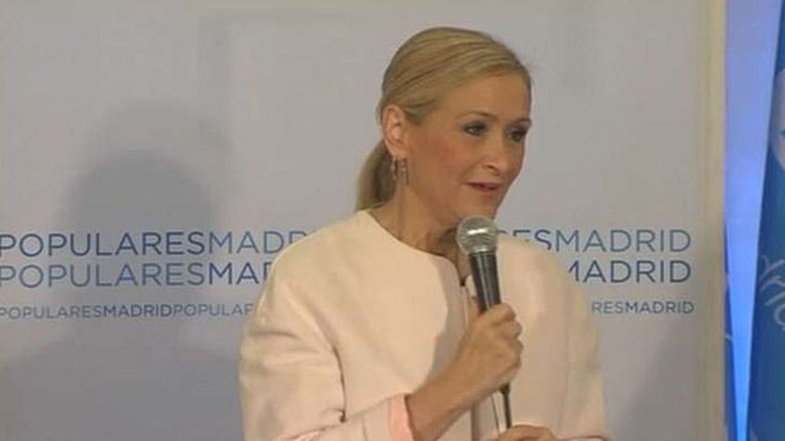Cifuentes : "No he enmendado la plana  a nadie" con  la tarjeta sanitara para inmigrantes