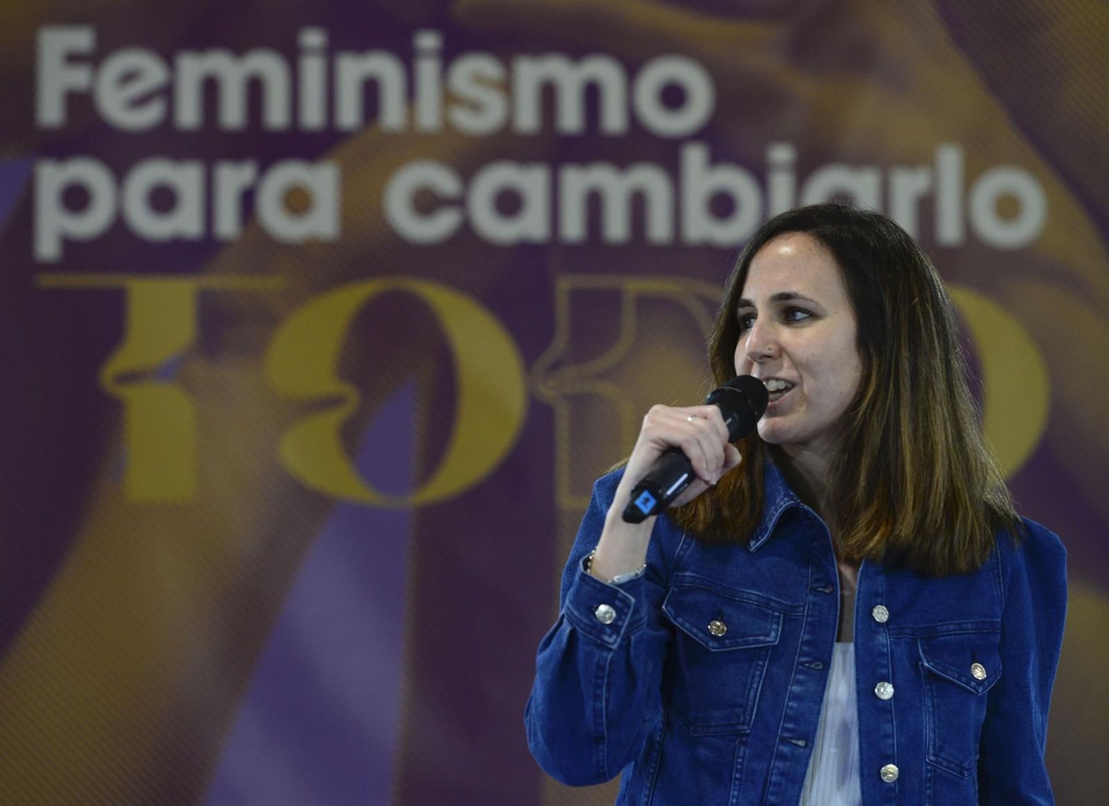 Belarra carga contra el PSOE al llamar "partidos de la guerra" a quienes apoyan el envío de armas a Ucrania