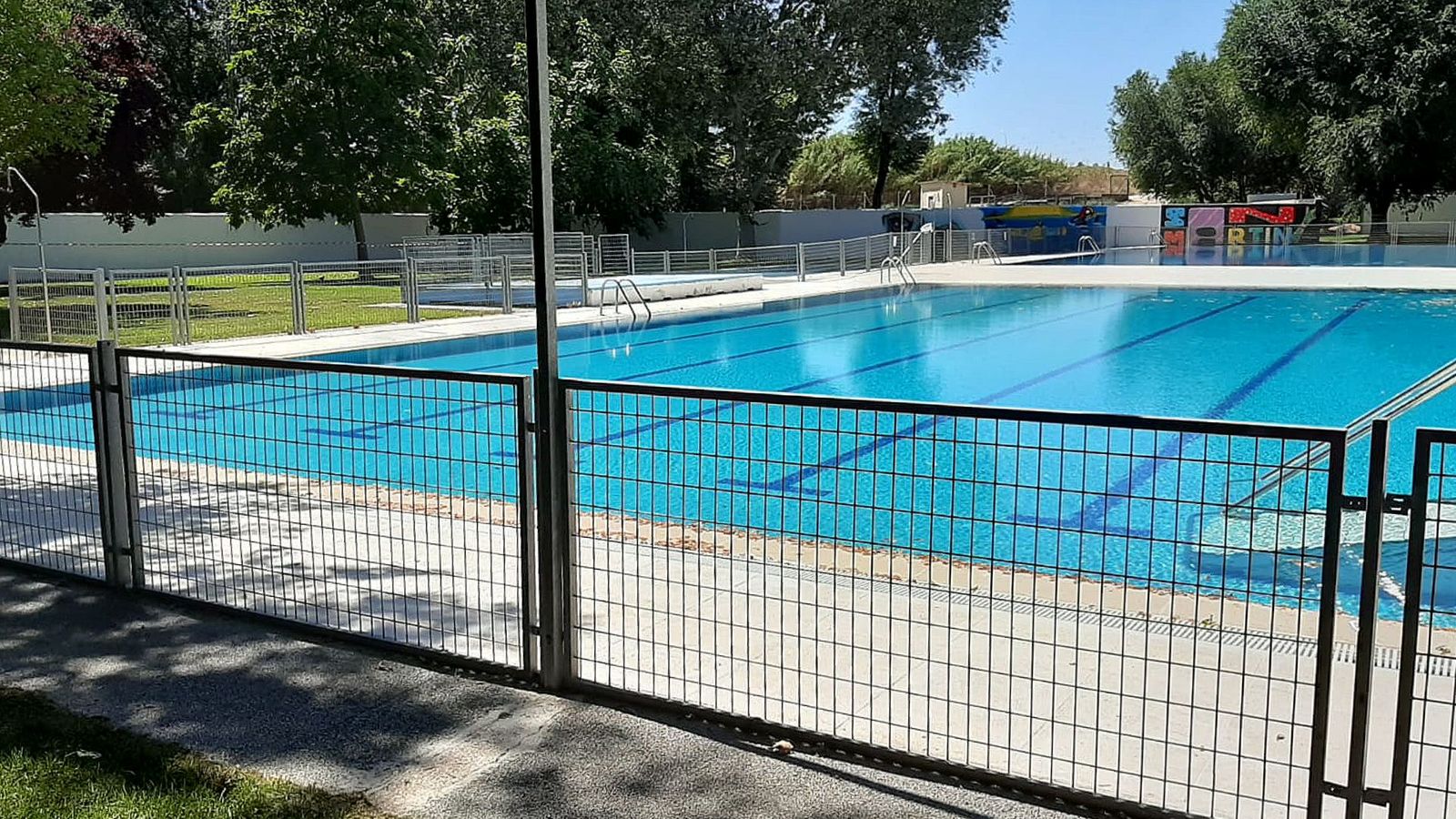 Una auténtica fiesta hawaiana para luchar contra el calor en San Martín de la Vega