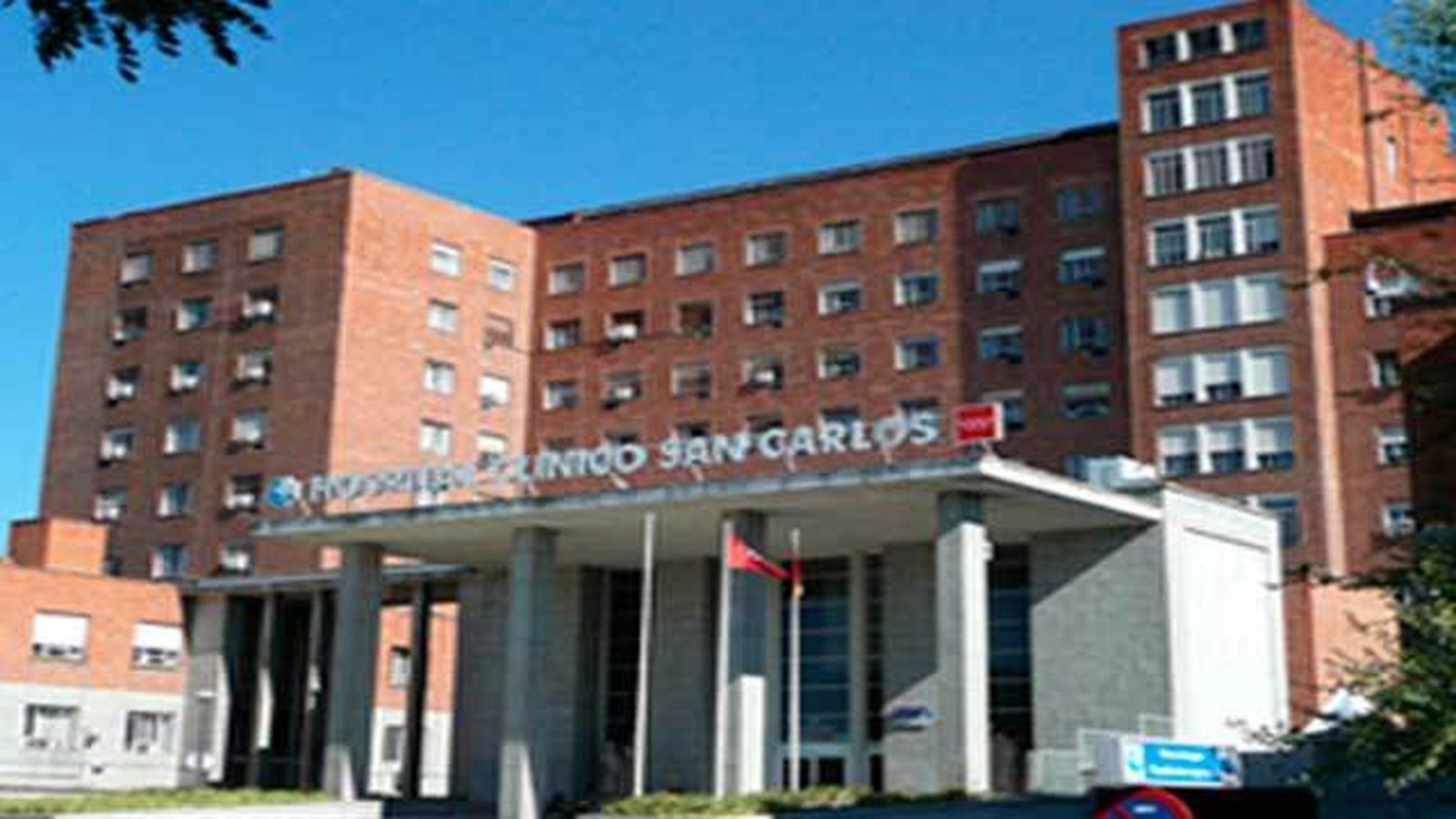 Un repartidor de comida herido muy grave en un accidente de moto en Las Rozas