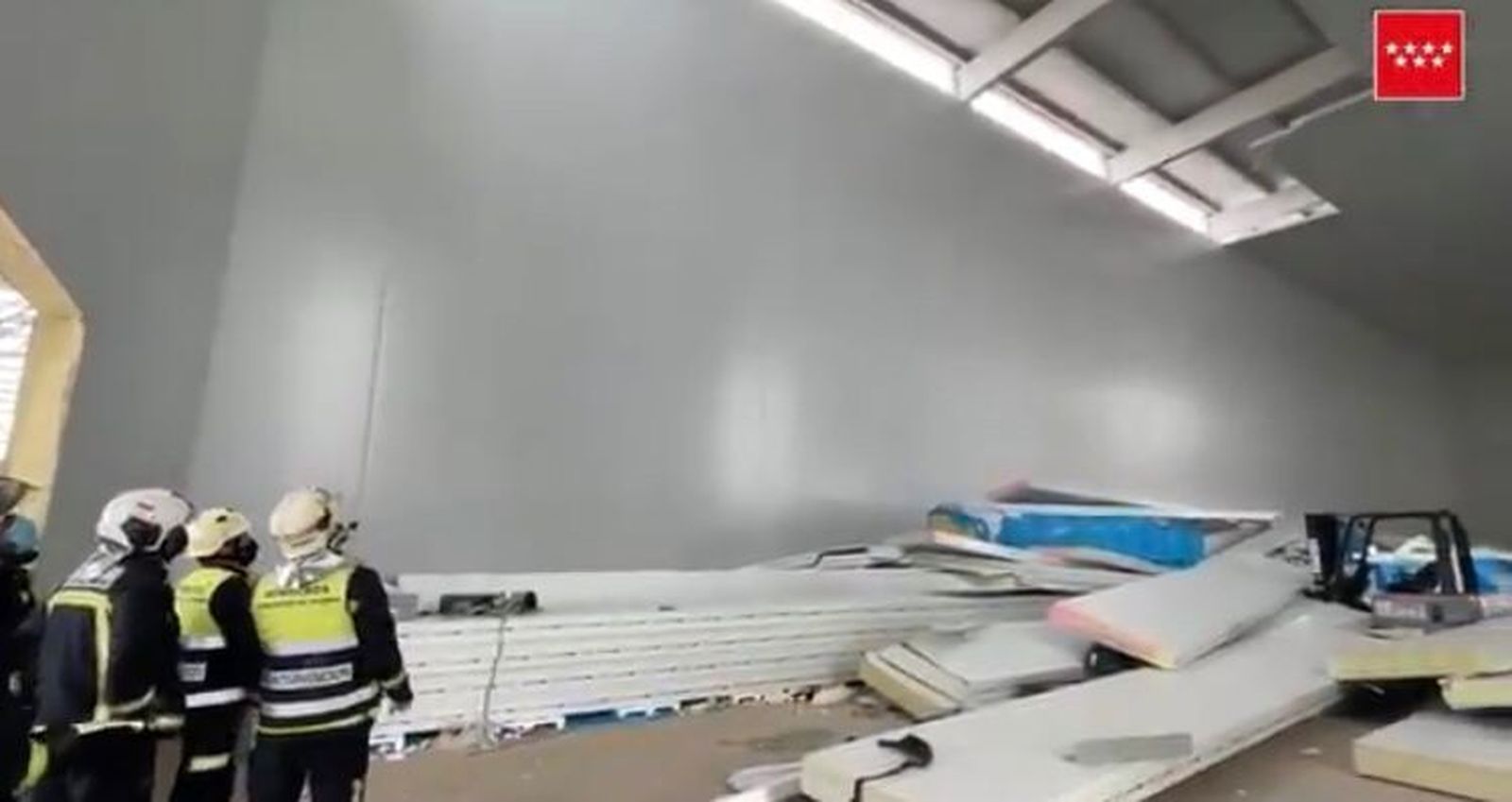 Nave industrial en la que se ha caído parte del techo