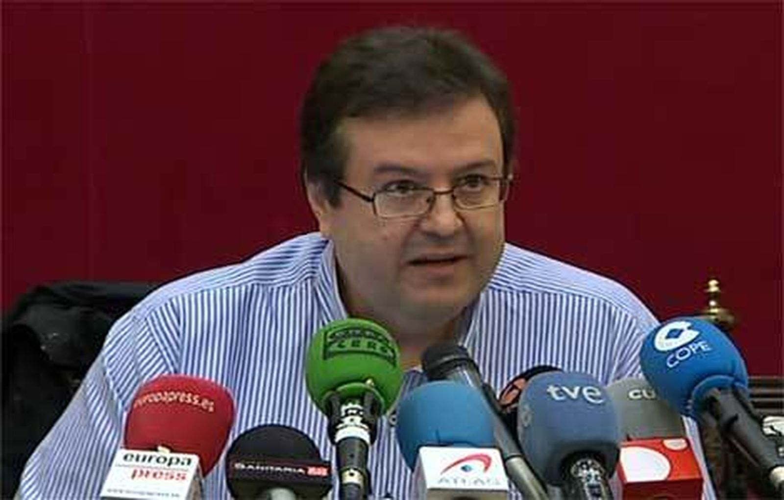 Los médicos desconvocan la huelga  indefinida tras cinco semanas de paros