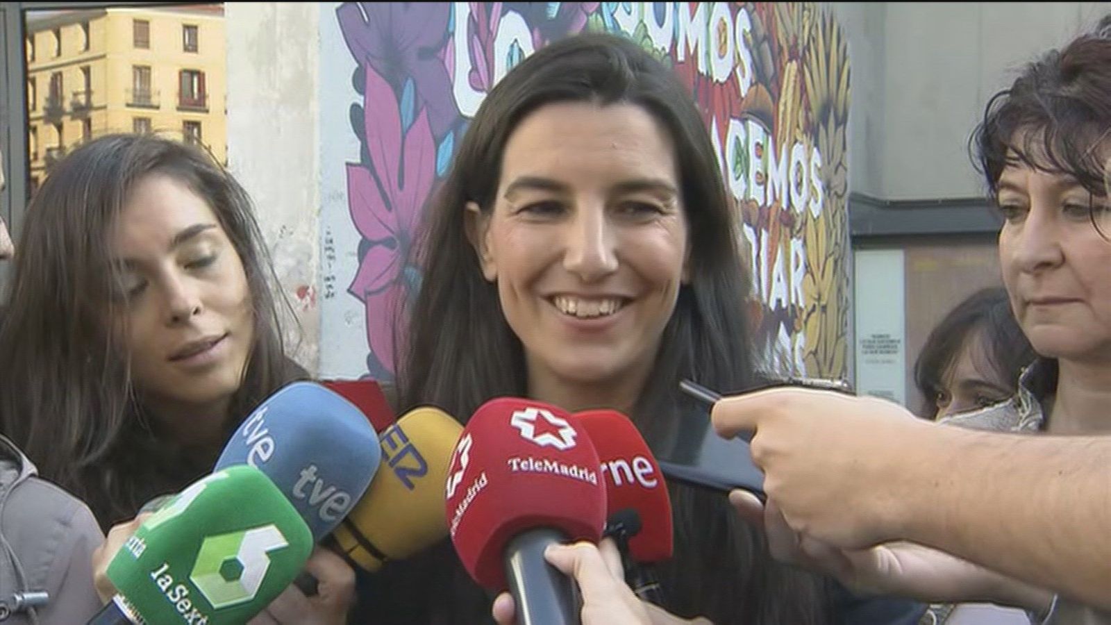 Monasterio califica de 'fake news' la noticia de El País que dice que firmó planos antes de ser arquitecta