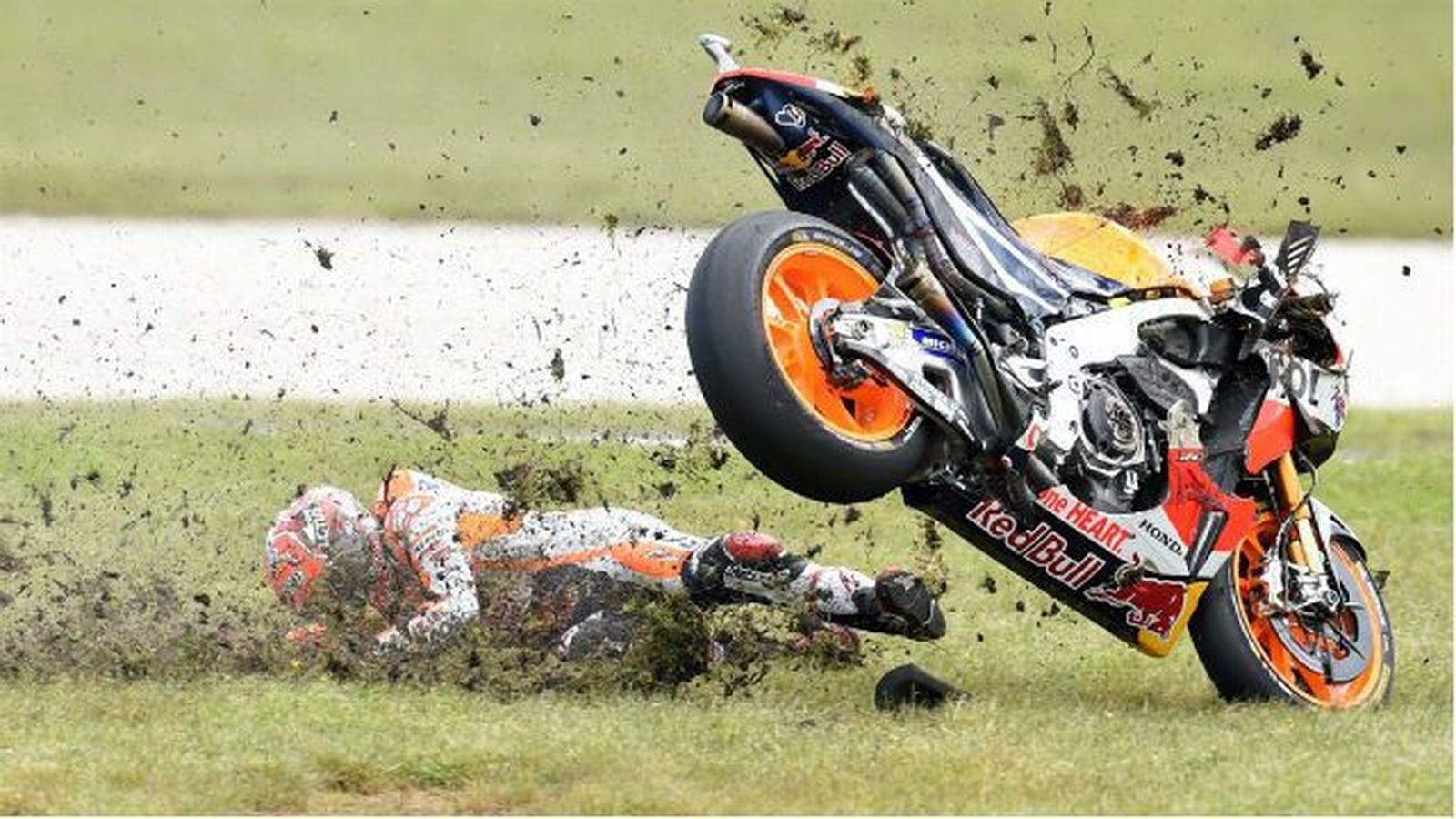 GP Australia: Caída de Márquez y victoria de Crutchlow