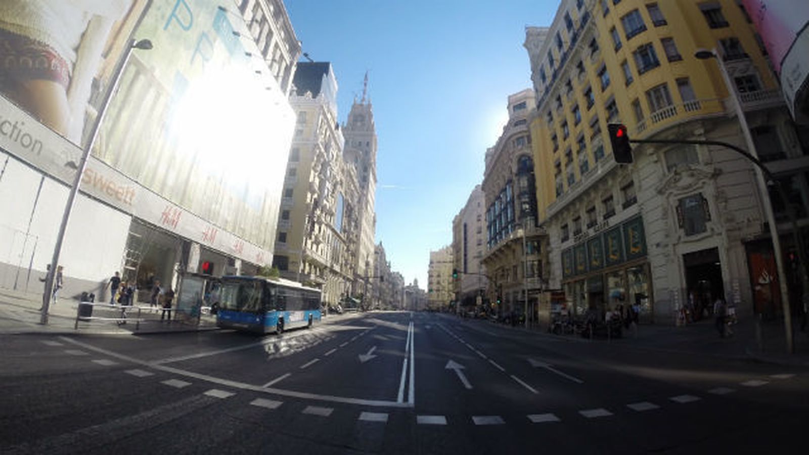 Aspecto de la Gran Vía vacía