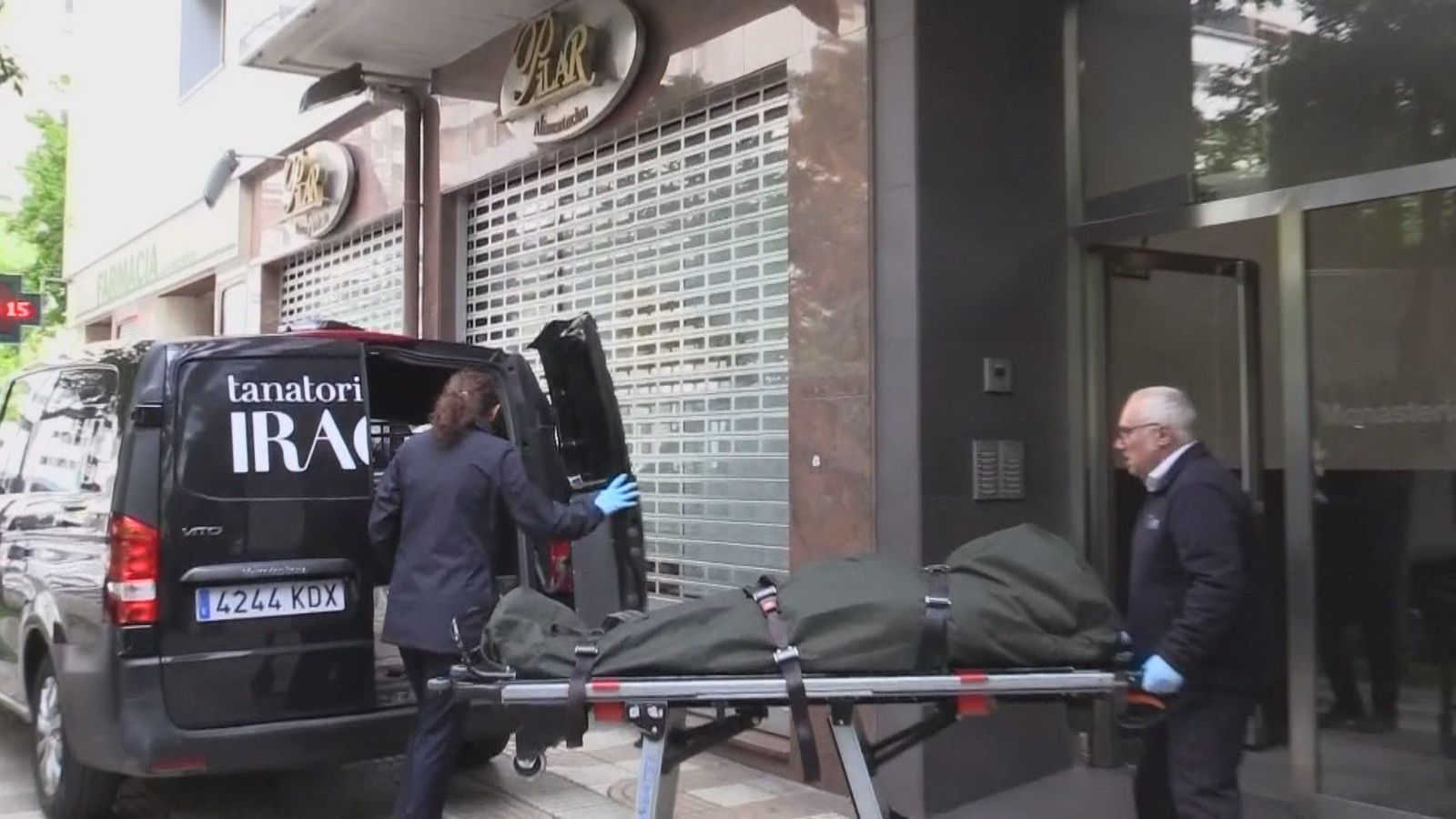 Encuentran el cadáver ensangrentado de un hombre en el rellano de un edificio de Pamplona
