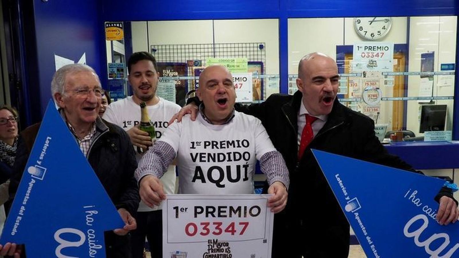 Celebrando el primer premio del Sorteo de Lotería de Navidad en Madrid