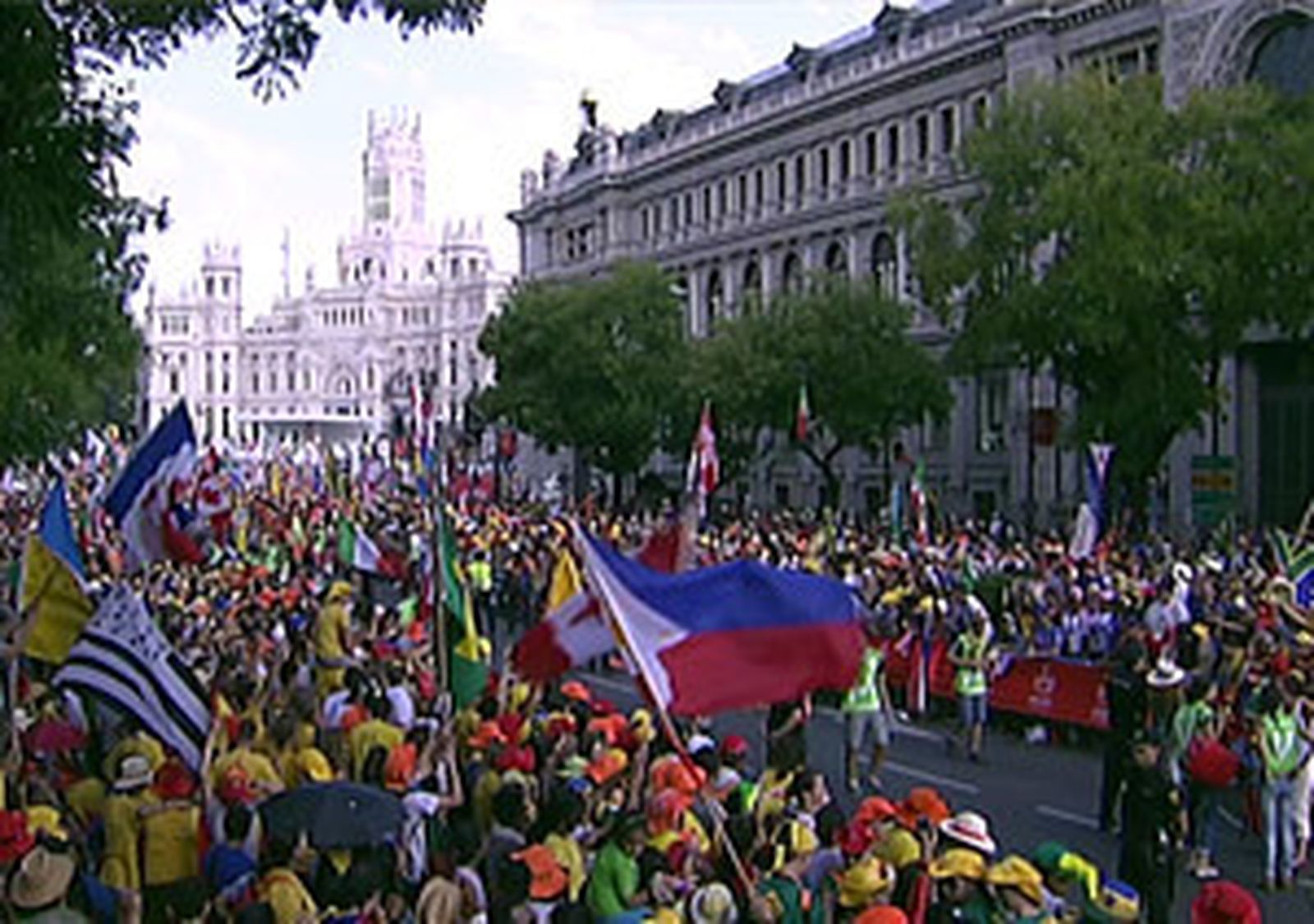Las calles de Madrid abarrotadas de jóvenes para dar la bienvenida al Papa