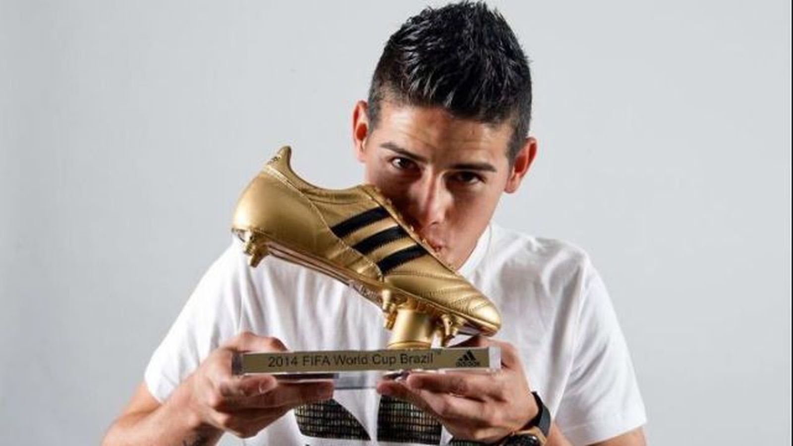 James recibe la Bota de Oro del Mundial: "Estoy en el club ideal"