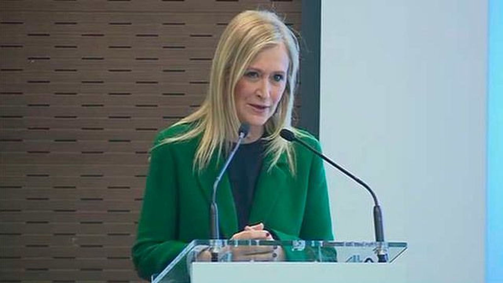 Cifuentes llama a "recuperar ilusión" en el PP sin pensar en el pasado