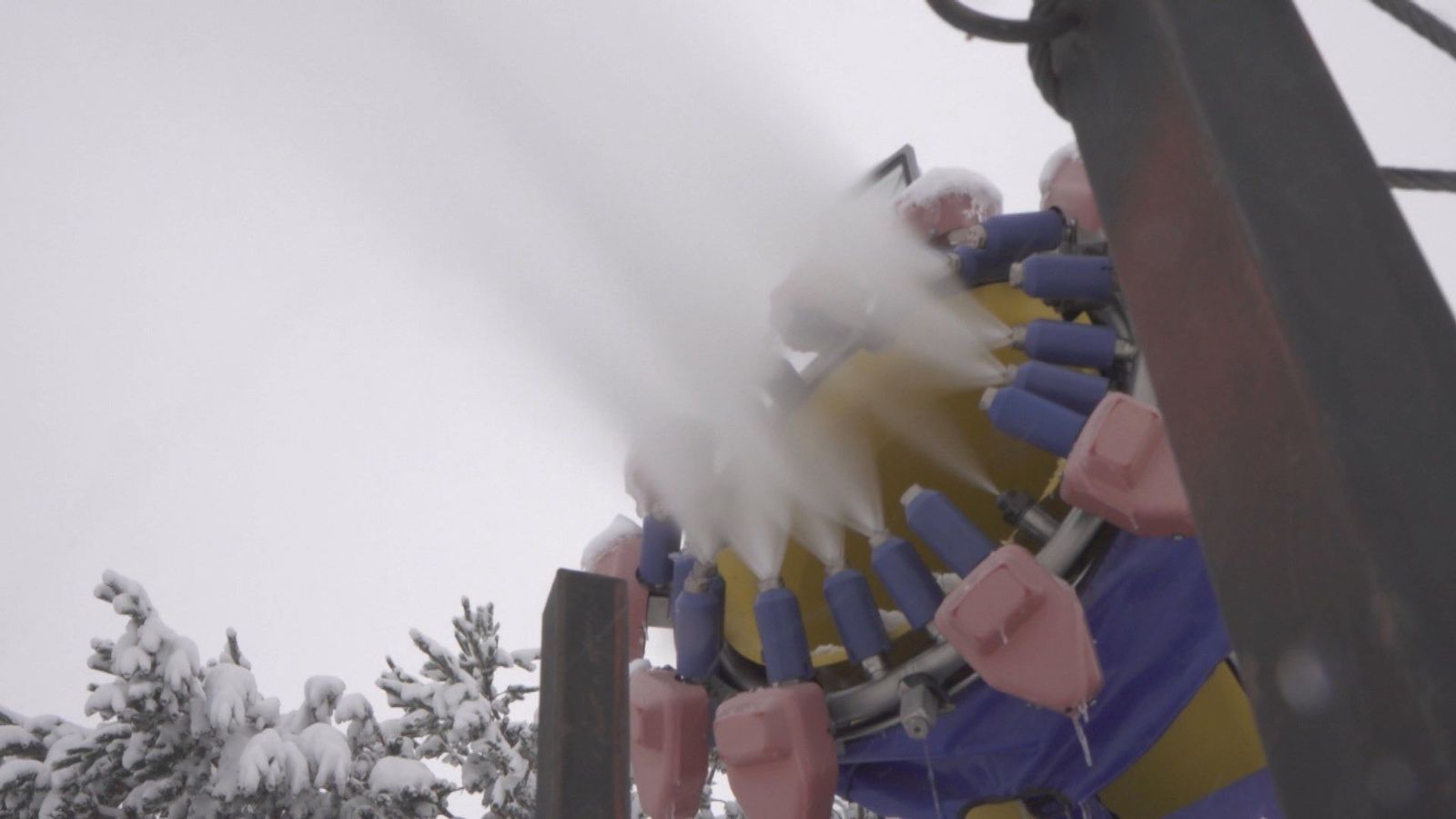 Ya están en funcionamiento los cañones de nieve de la estación Valdesquí