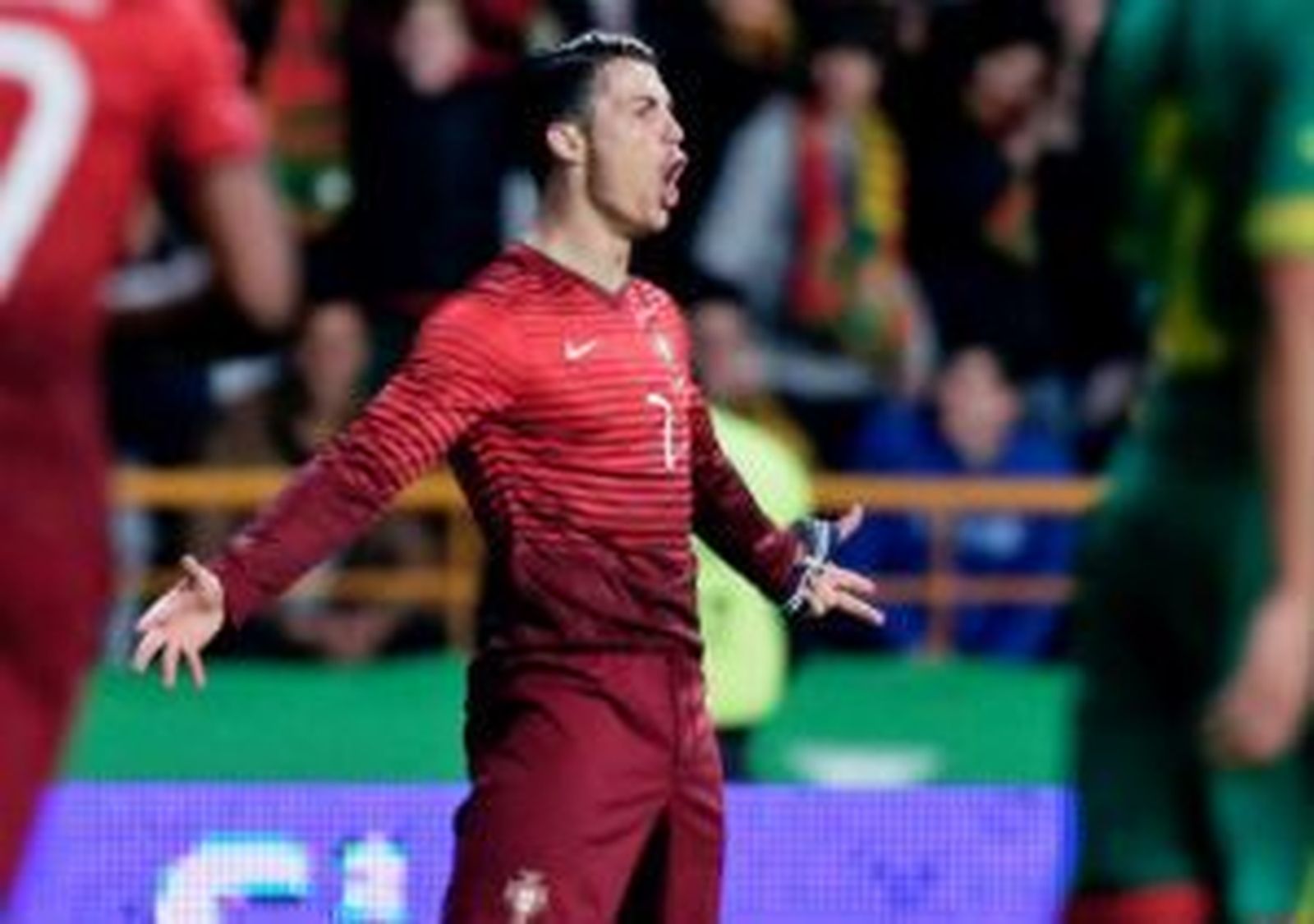 Récord de Cristiano, Neymar se exhibe y Messi vomita