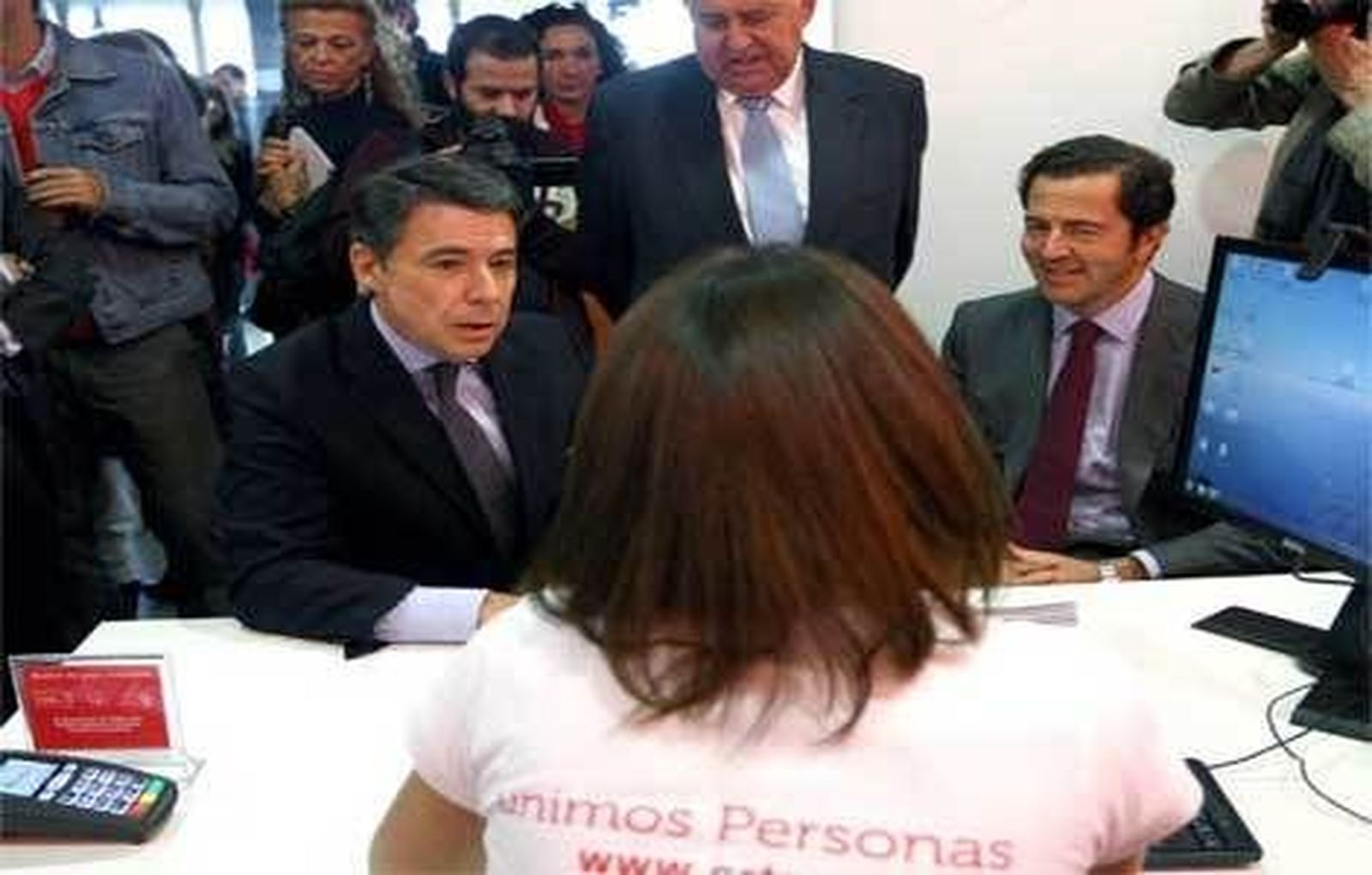 La tarjeta sin contacto de transportes supondra un ahorro de un mes al año para el usuario