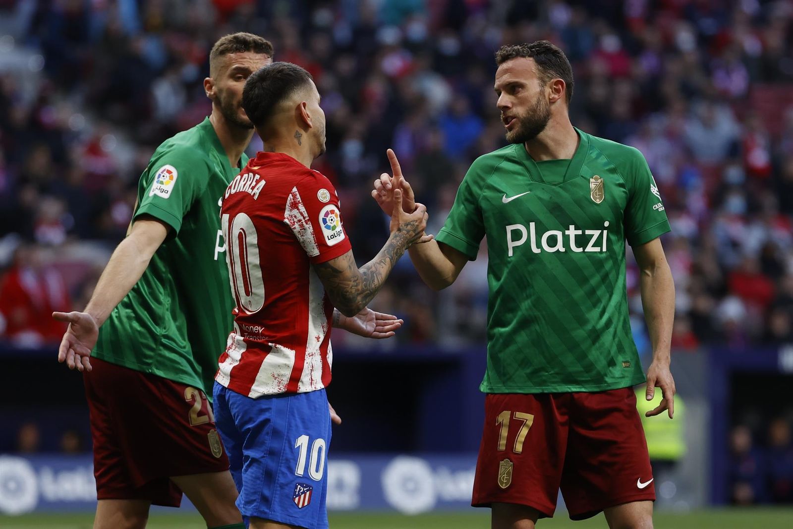Ángel Correa ante el Granada
