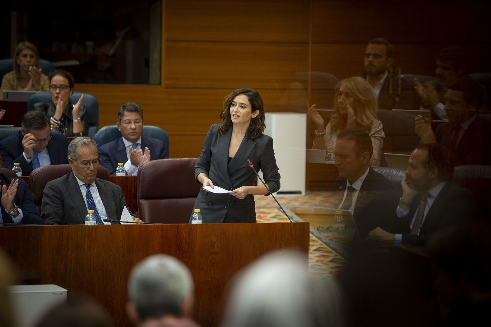 La presidenta de la Comunidad de Madrid, Isabel Díaz Ayuso, en la sesión de la Asamblea de este jueves