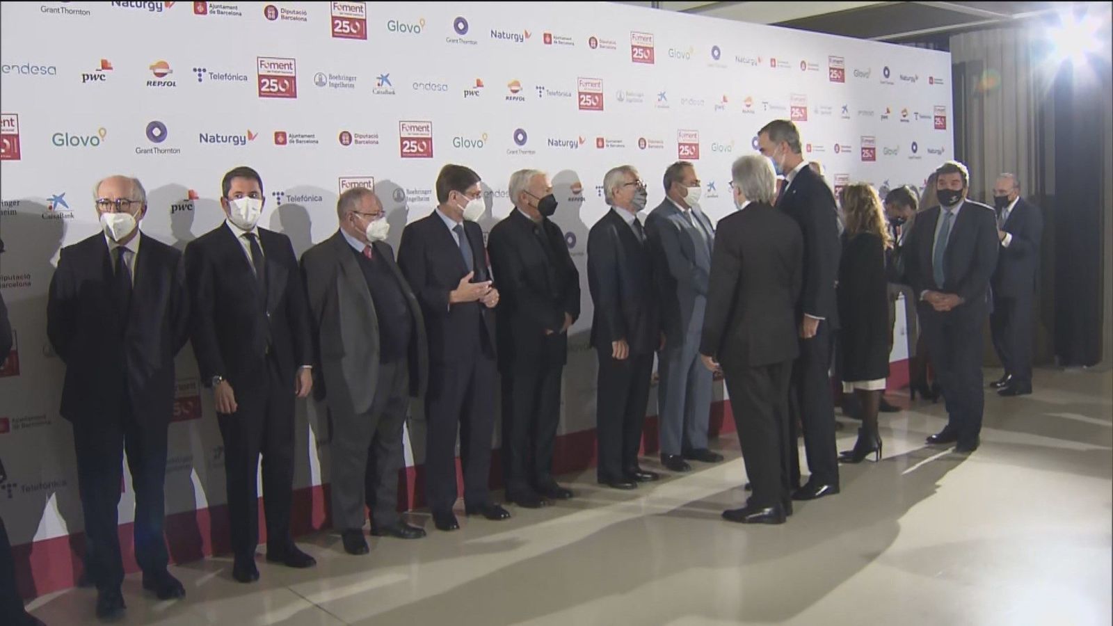Aragonès y Colau no saludan al Rey en el acto de Foment en Barcelona