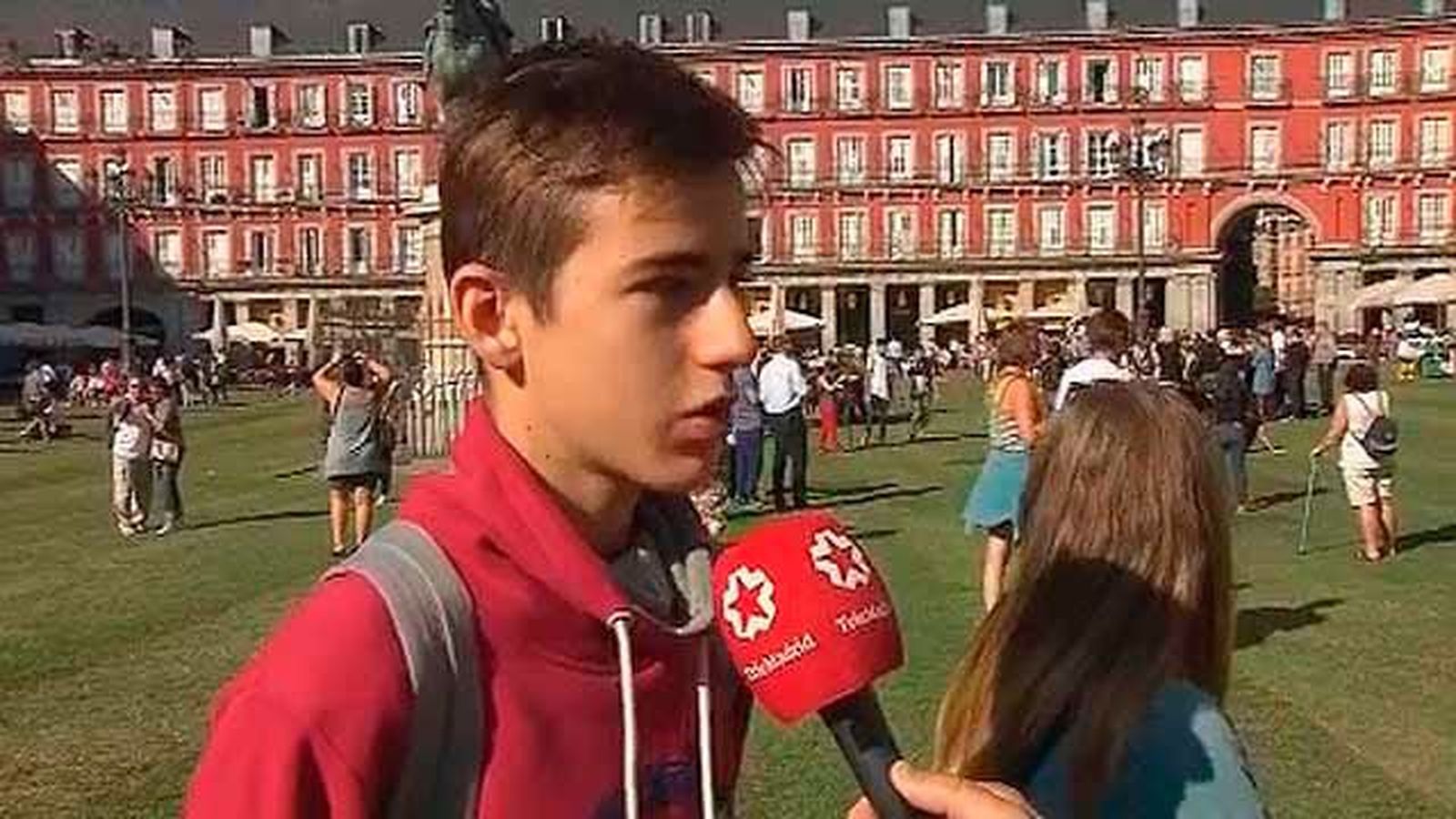 La Plaza Mayor se convierte en una pradera de césped natural hasta el domingo