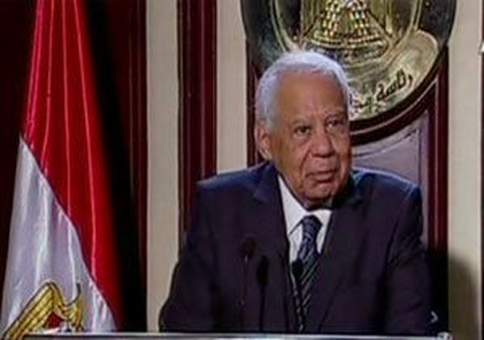 El gobierno egipcio presenta su dimisión