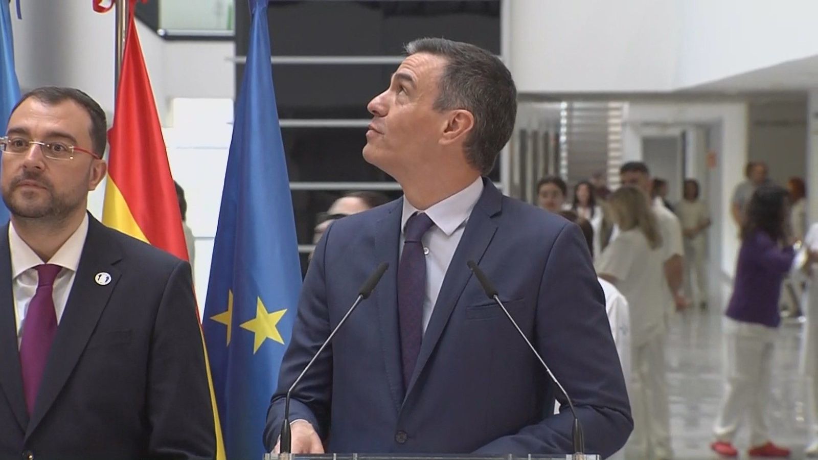 Sánchez increpado en Oviedo por sus pactos con los independentistas