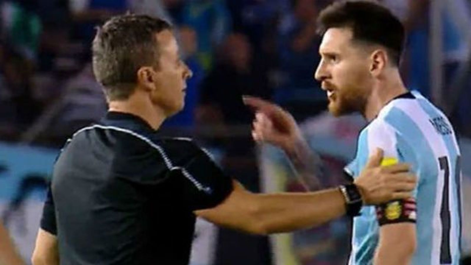 La FIFA sanciona con cuatro partidos a Messi por insultar al árbitro
