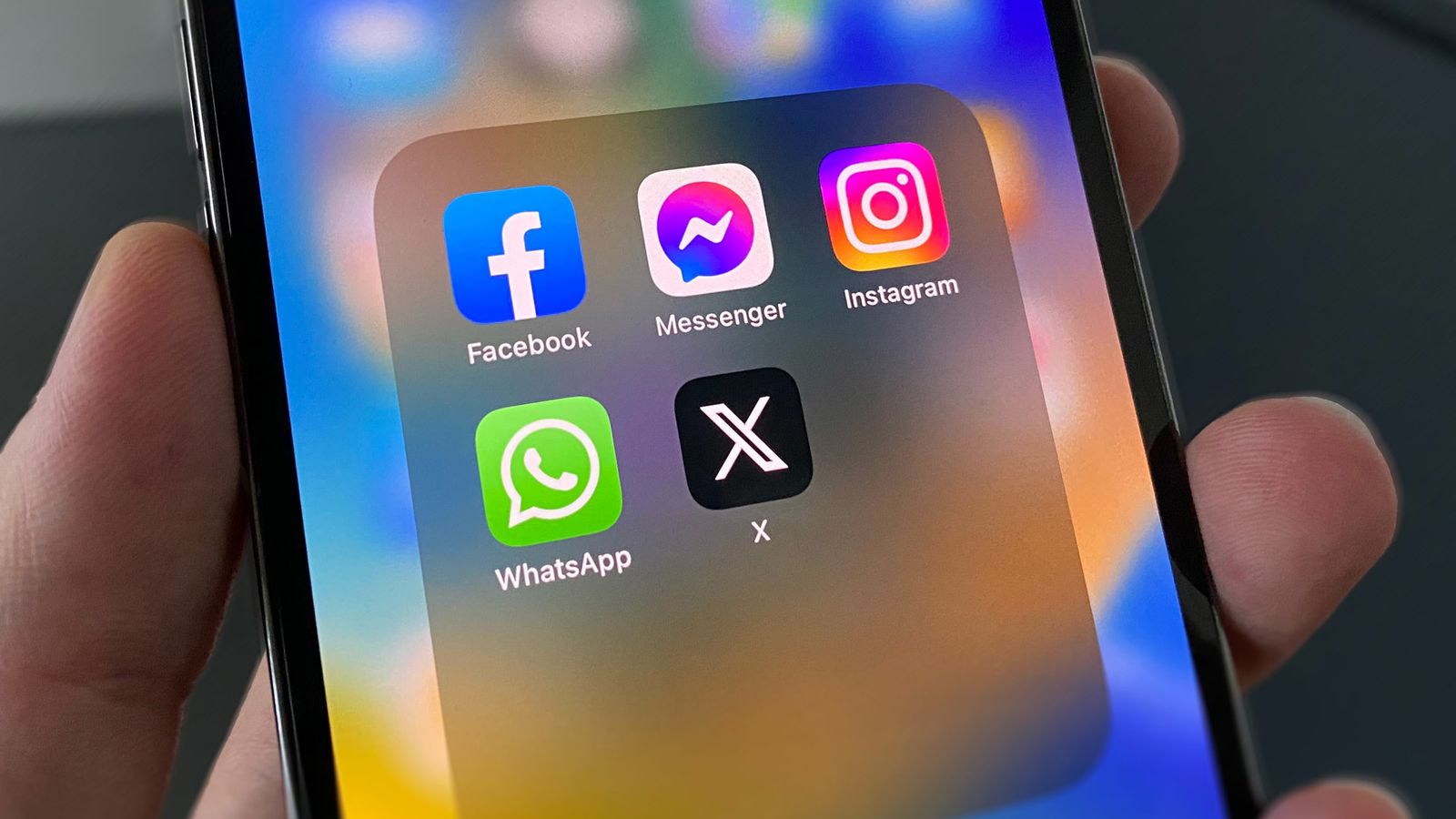 Aplicaciones de redes sociales en un móvil
