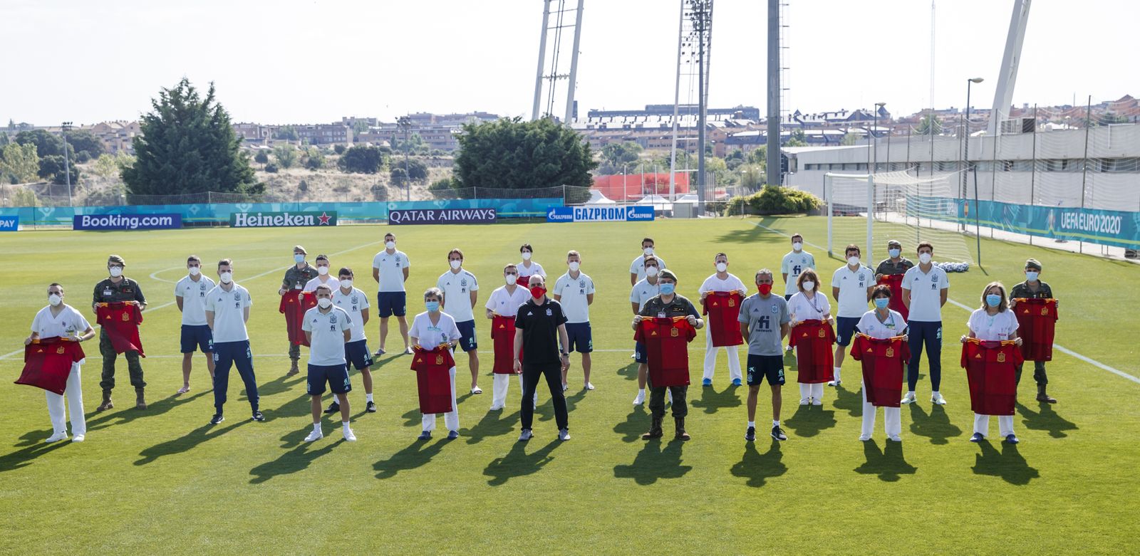 Y tras la polémica... Los jugadores de la Selección española reciben su vacuna
