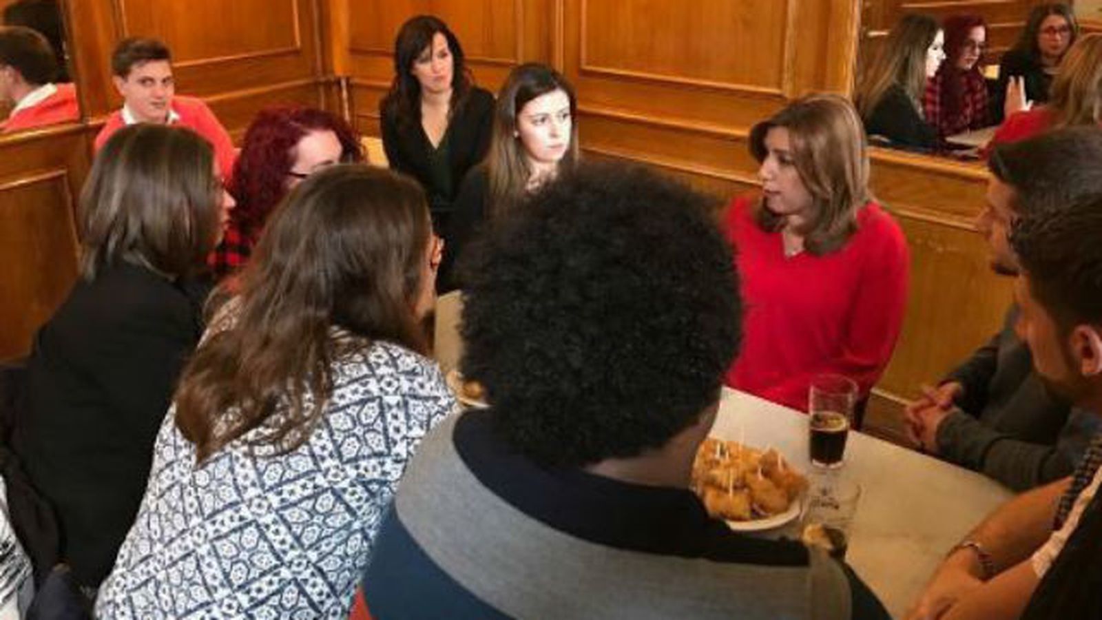 Susana Díaz almuerza en la taberna madrileña en la que Iglesias fundó el PSOE
