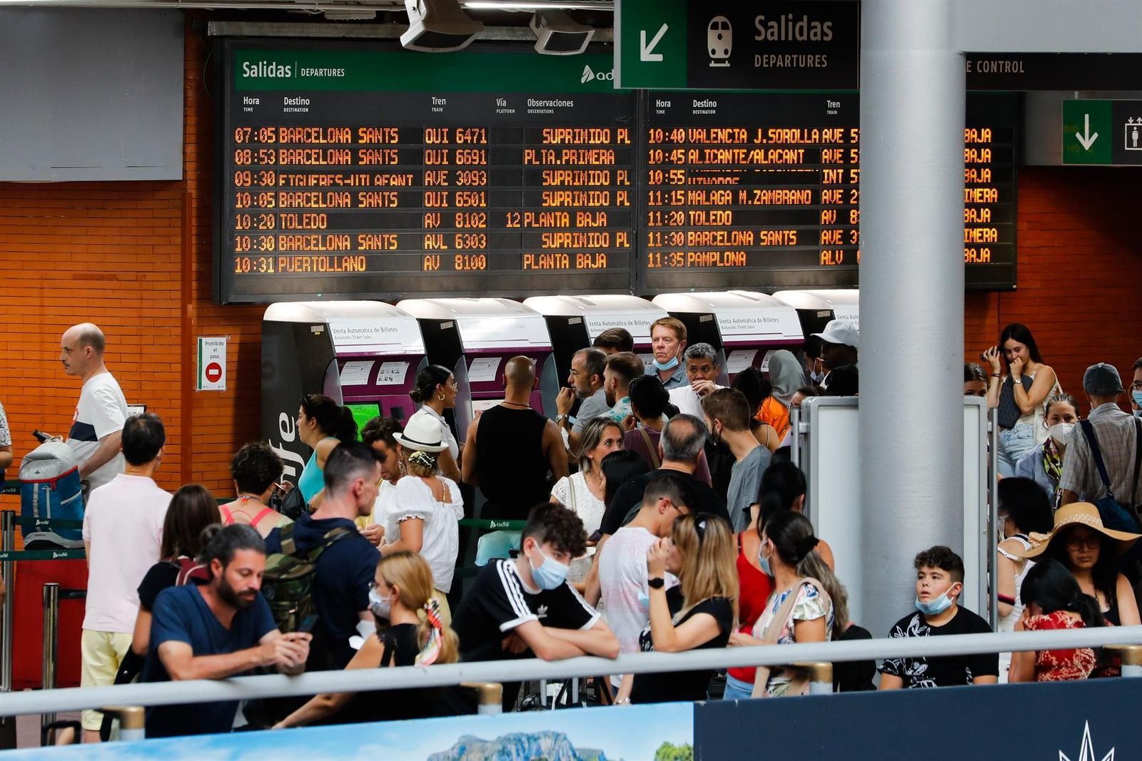Un total de 22 circulaciones de AVE suspendidas por el robo de cables en la línea entre Madrid y Barcelona