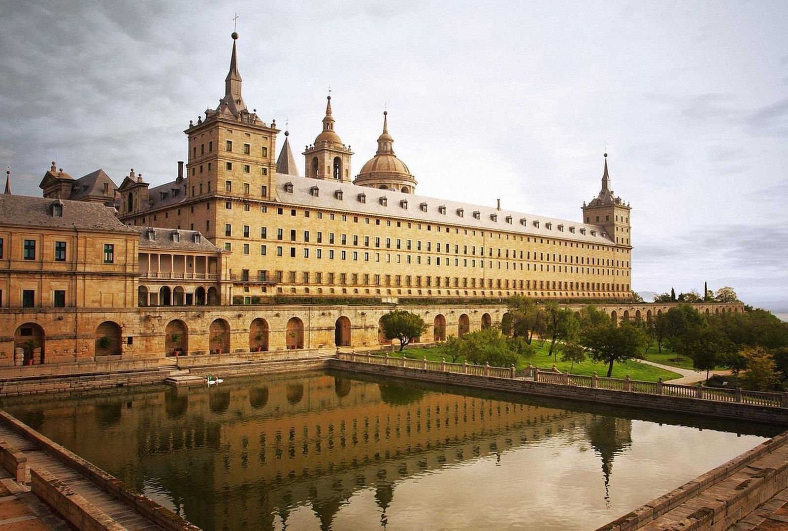 Visita solidaria en San Lorenzo de El Escorial por el Día del Guía de Turismo